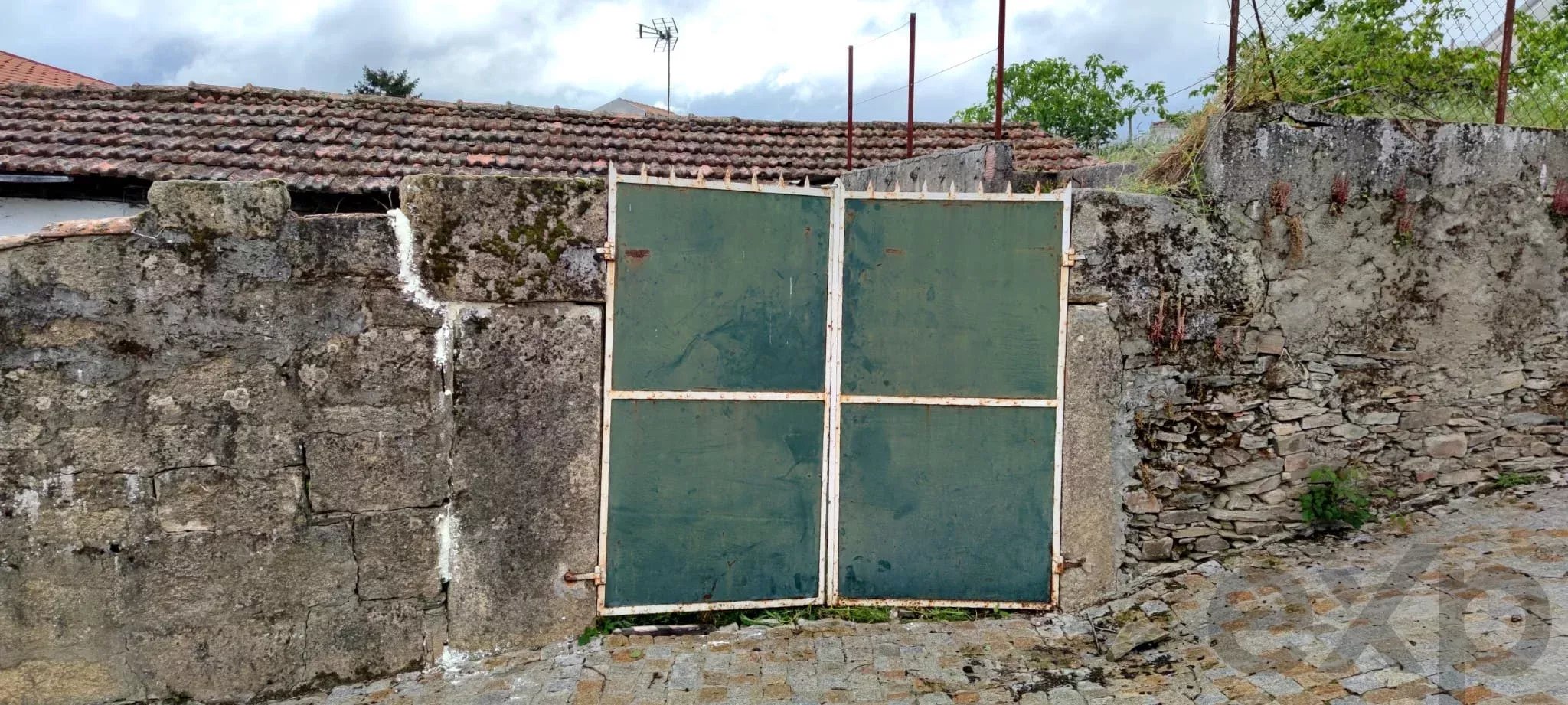 Moradia para Remodelação Total em Santa Maria de Émeres, Valpaços