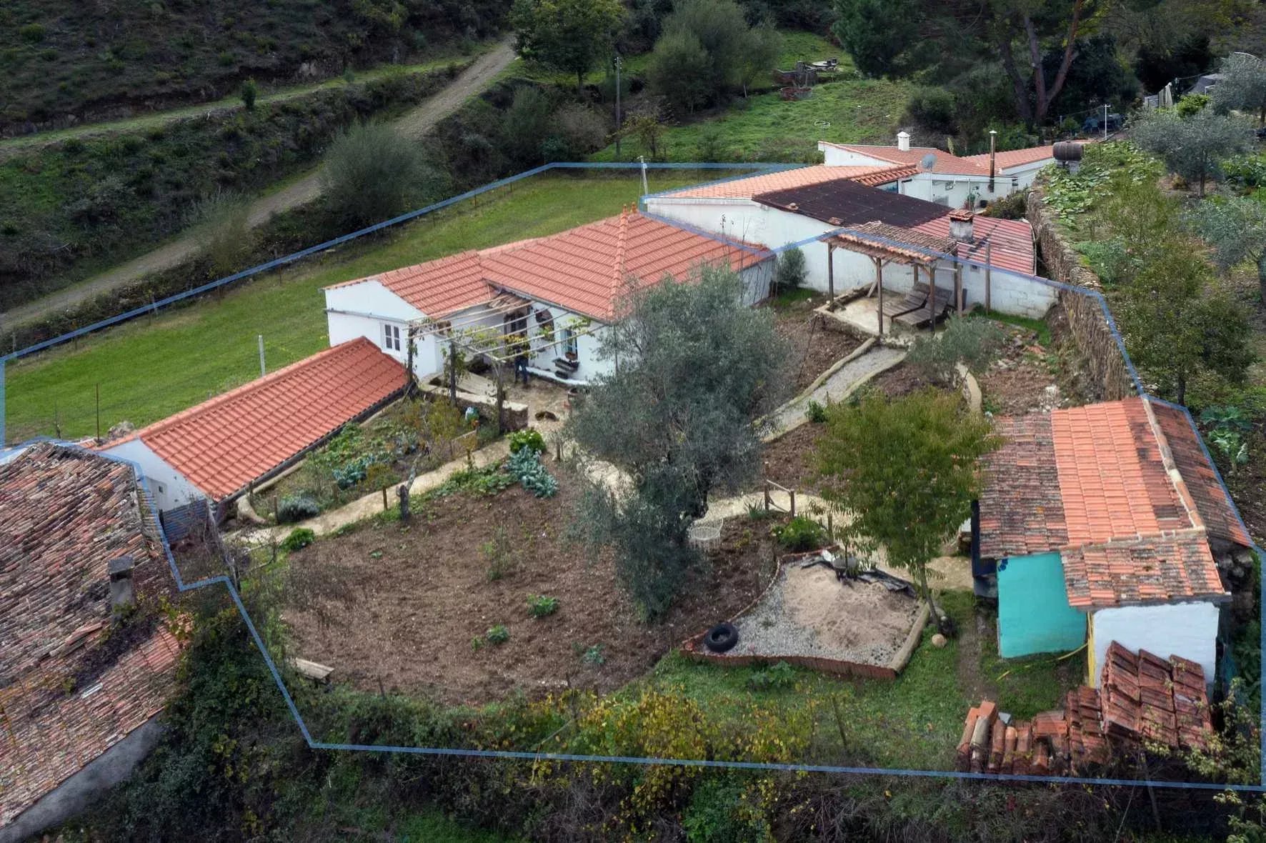 Conjunto de Casas em Pedra com Potencial de Investimento – Aldeia das Azenhas, Arganil
