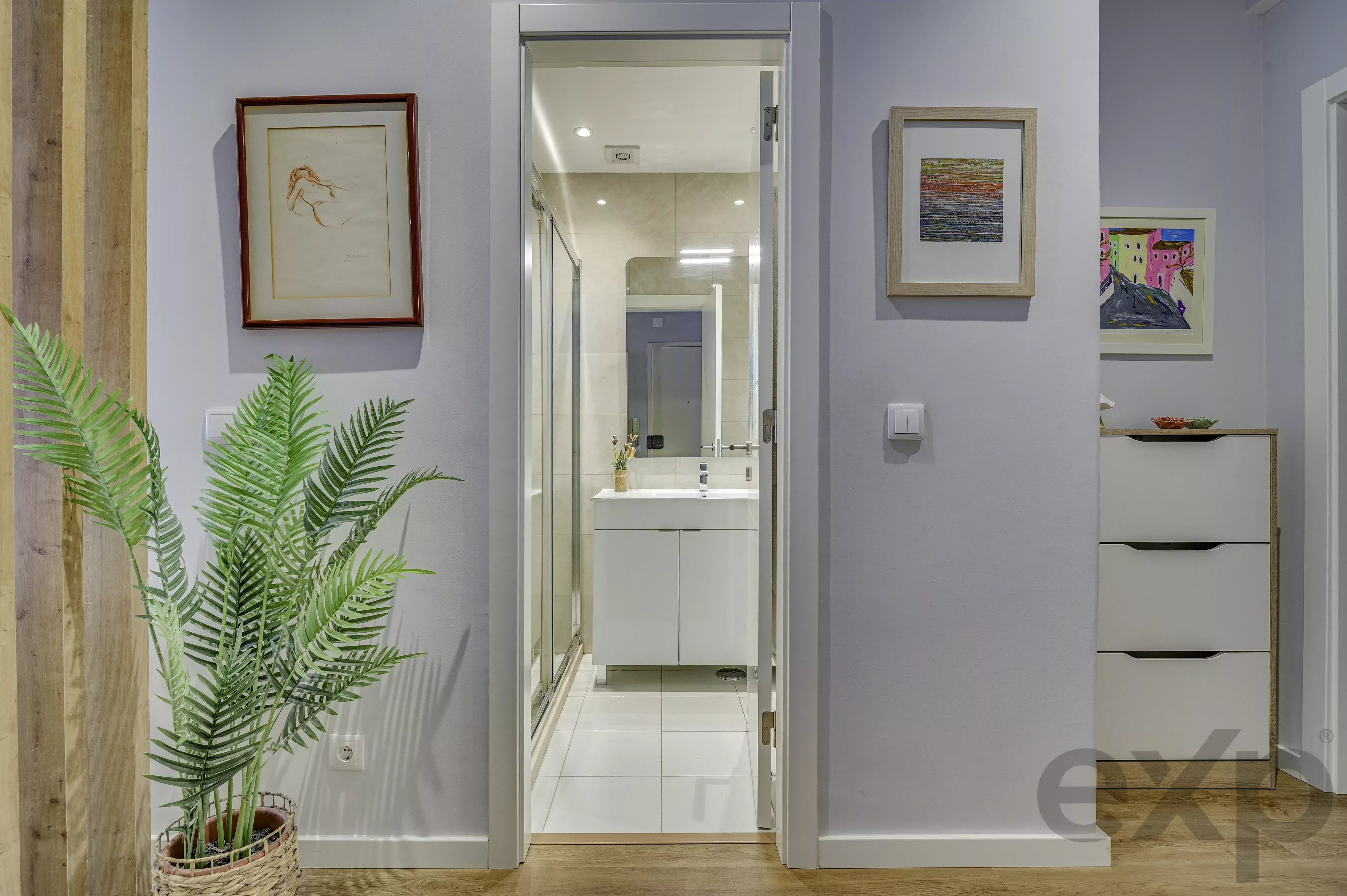 Renovated two‑bedroom apartment, Campolide 87178557 image 8