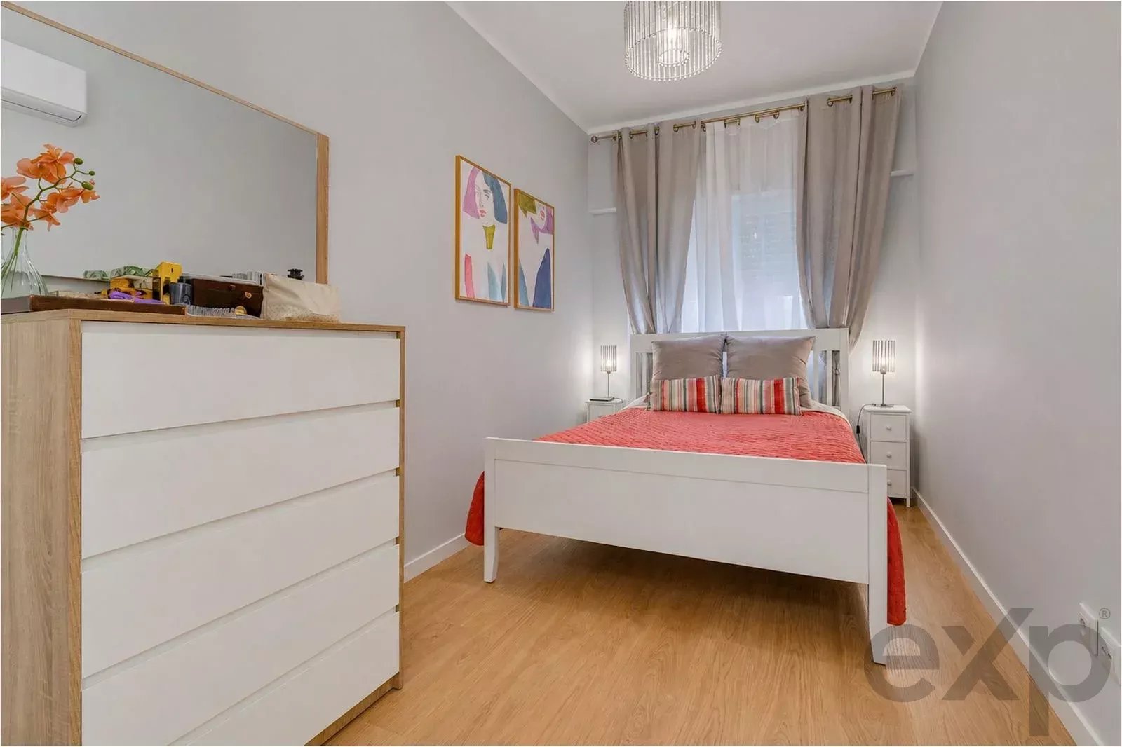Renovated two‑bedroom apartment, Campolide 87178557 image 10