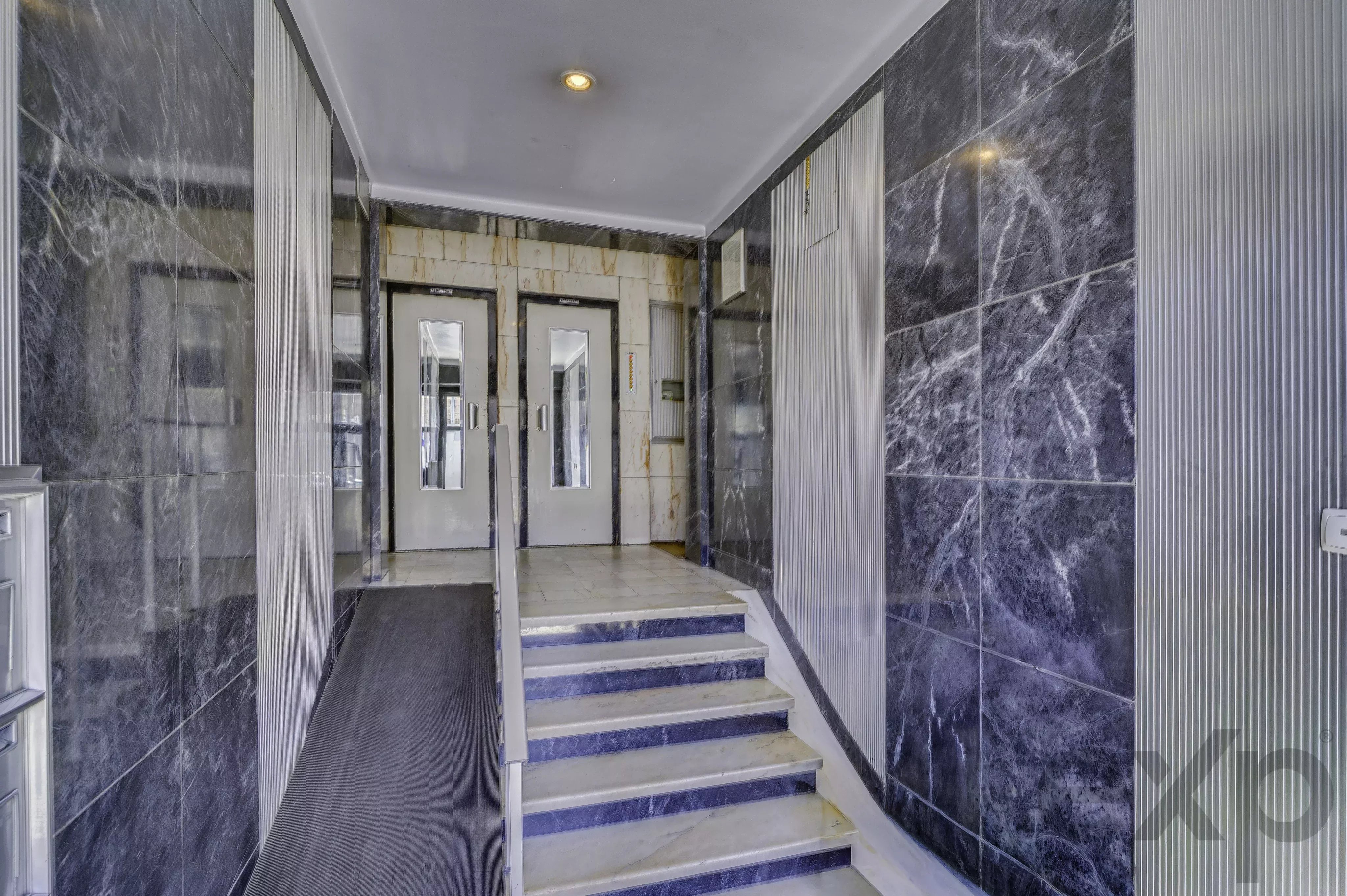 Renovated two‑bedroom apartment, Campolide 87178557 image 14