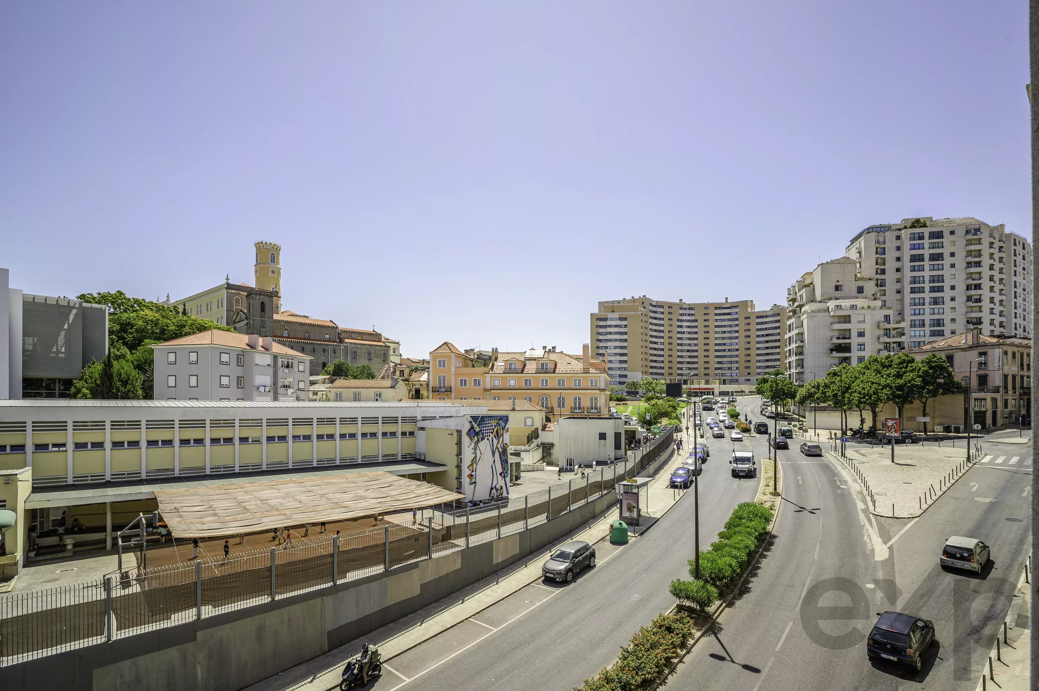 Renovated two‑bedroom apartment, Campolide 87178557 image 15