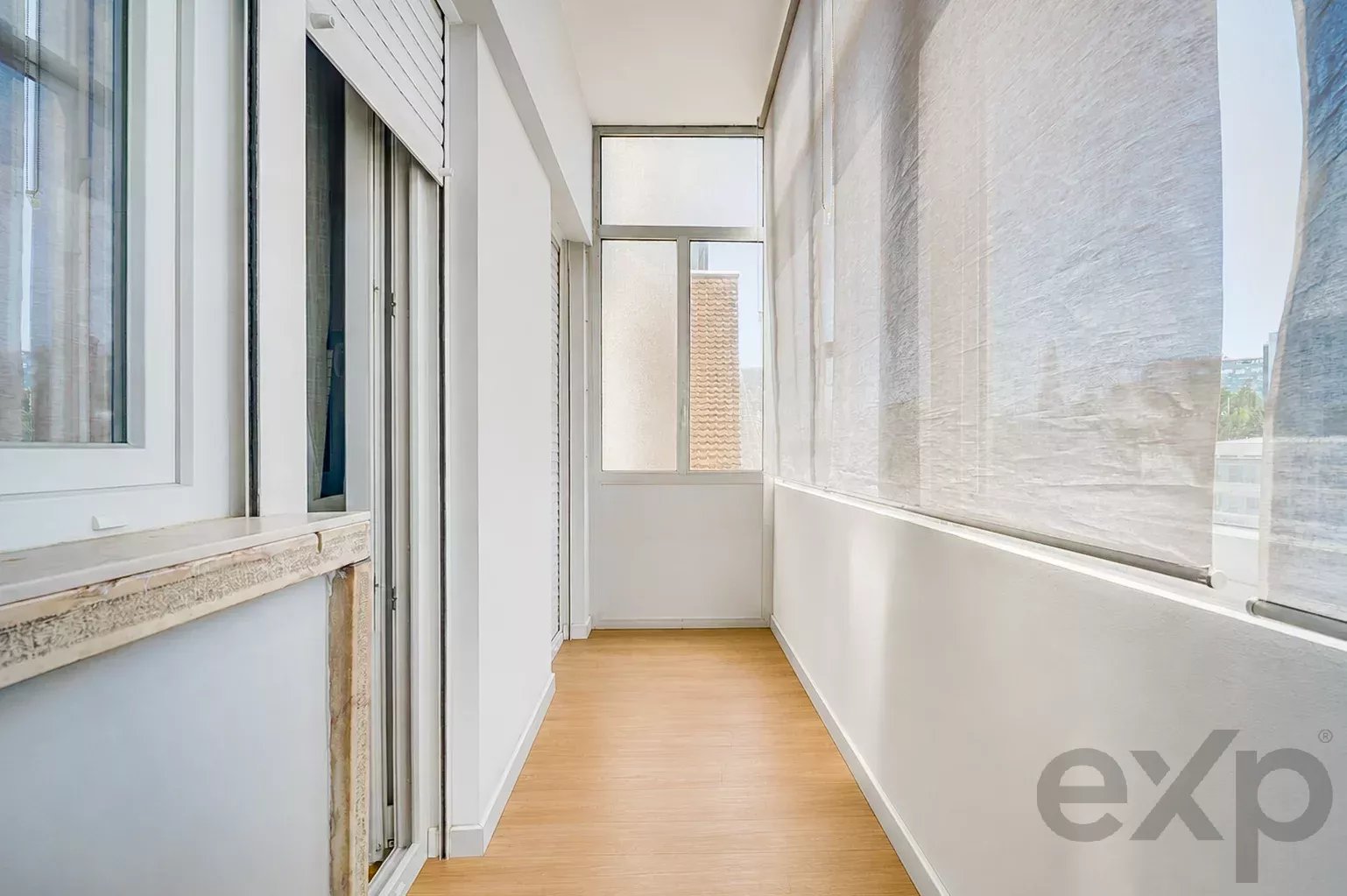 Renovated two‑bedroom apartment, Campolide 87178557 image 12