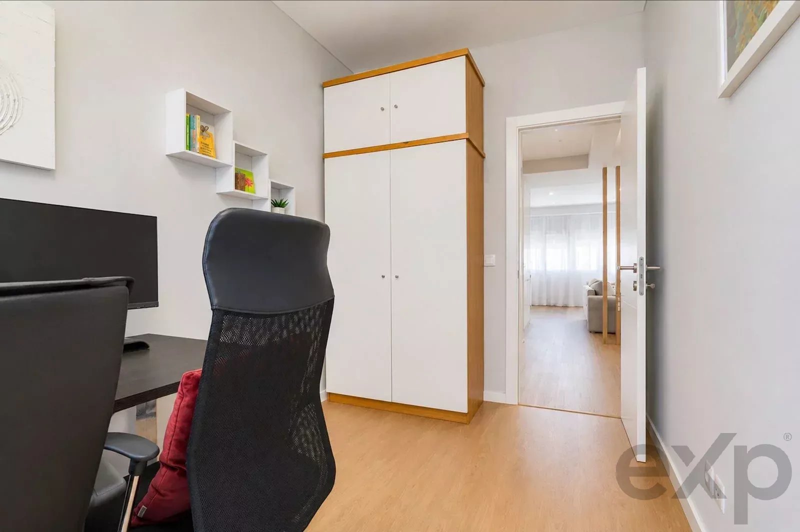 Renovated two‑bedroom apartment, Campolide 87178557 image 13