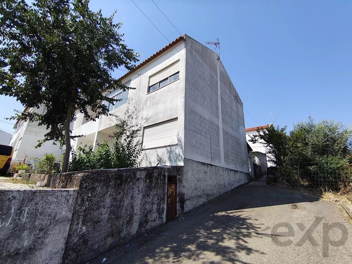 Moradia de 3 quartos com quintal em Nisa, 119 m²