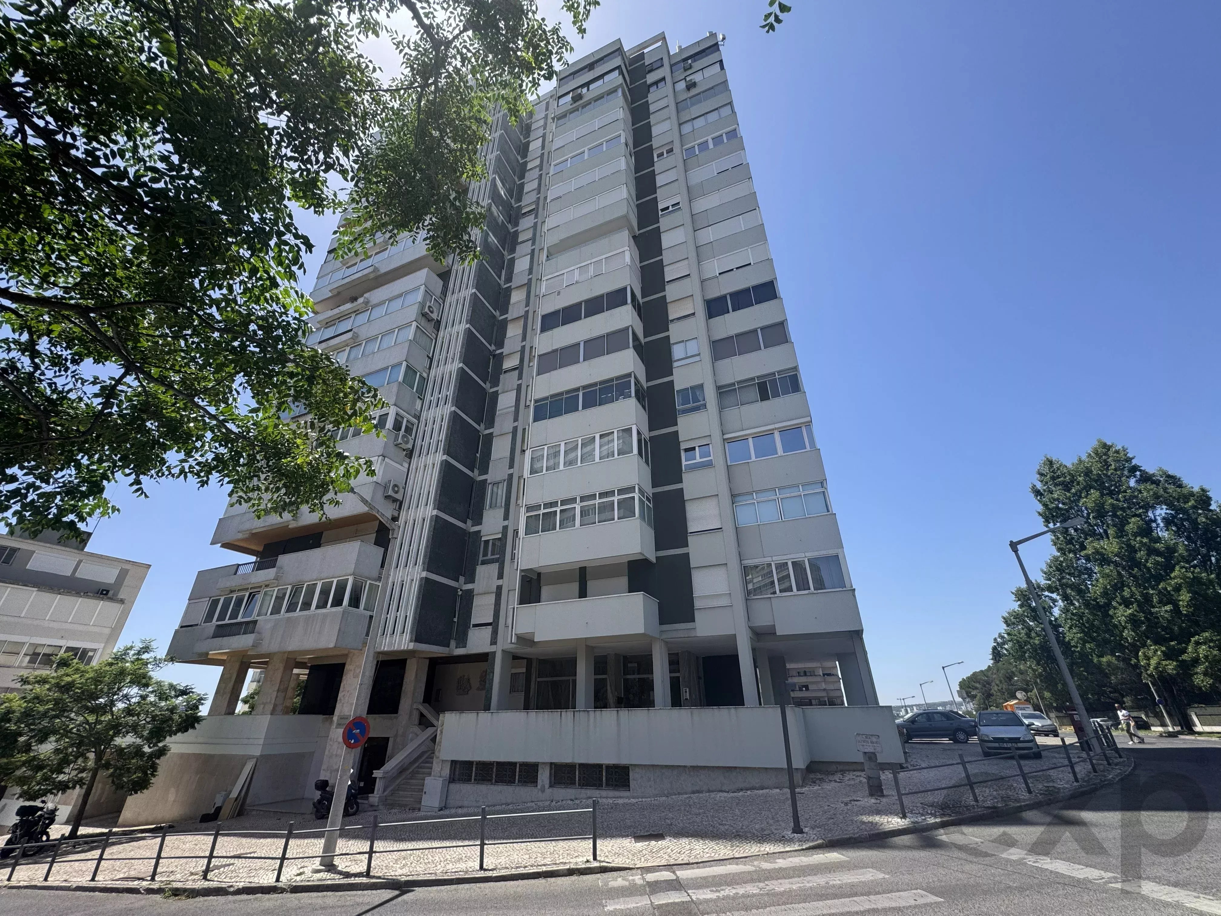 Spacious and modern T4 in Restelo, Lisbon 87185565 image 2