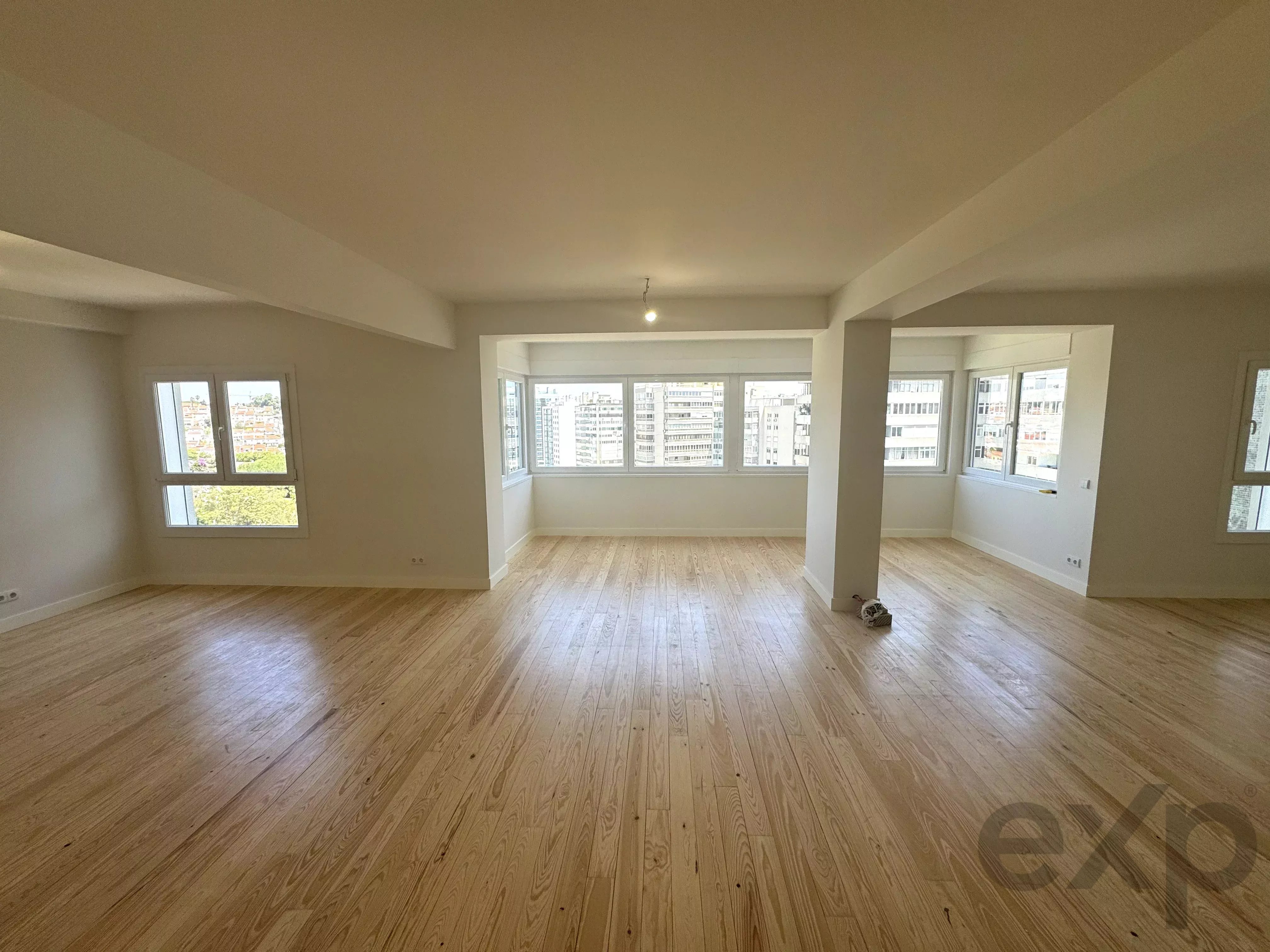 Spacious and modern T4 in Restelo, Lisbon 87185565 image 7