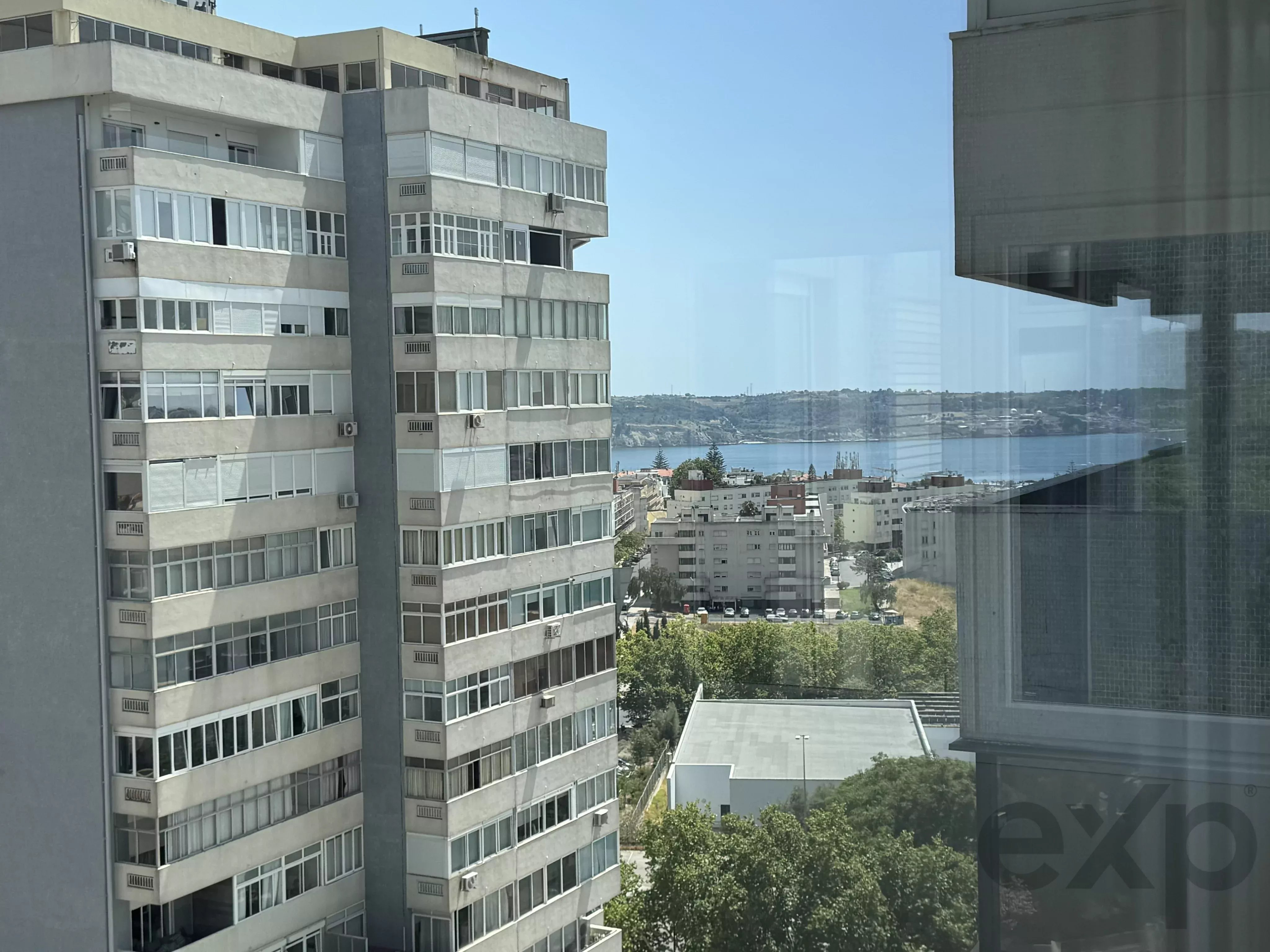 Spacious and modern T4 in Restelo, Lisbon 87185565 image 8