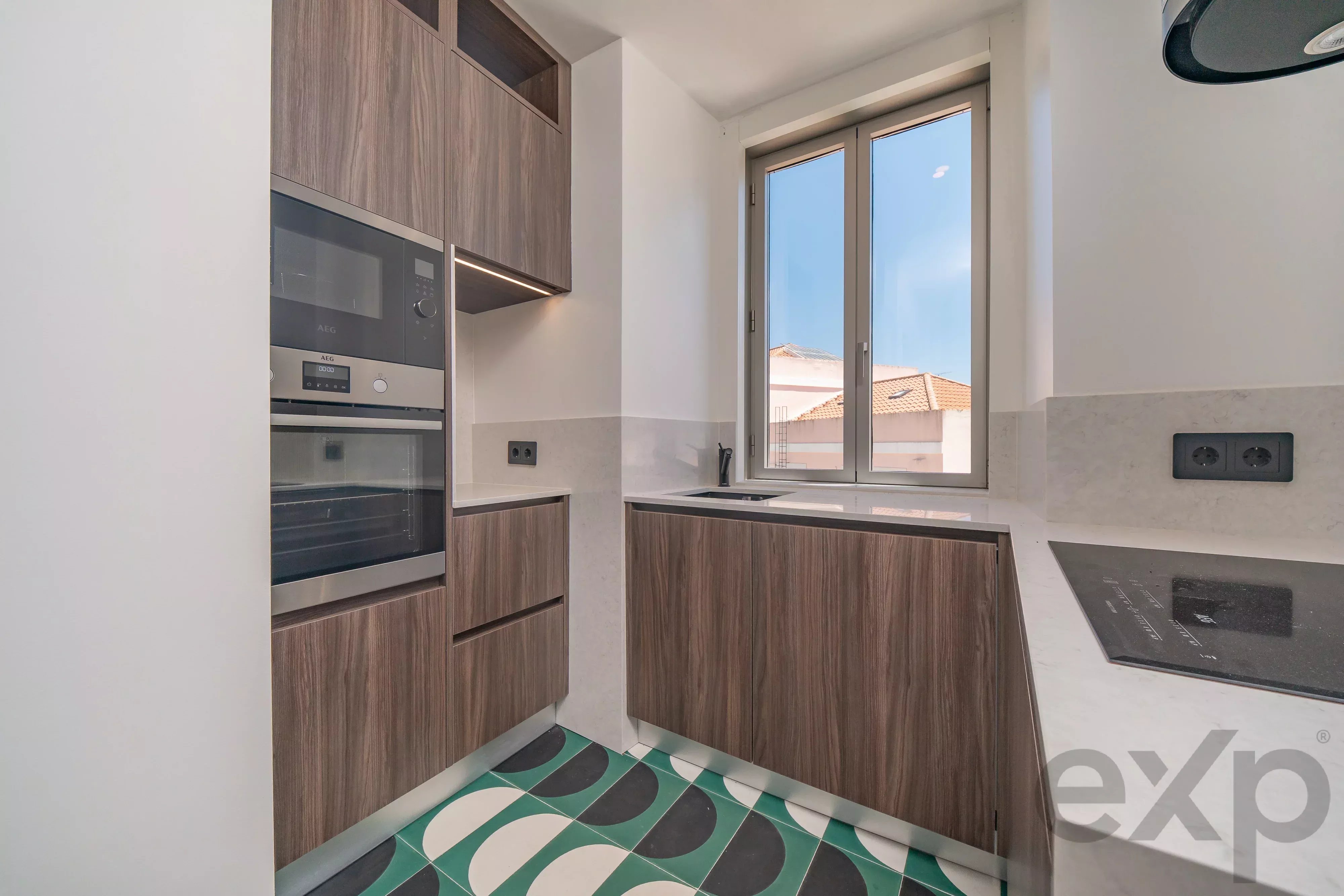 Charming T2+1 set to launch in the heart of Rato, Lisbon 87194652 image 14