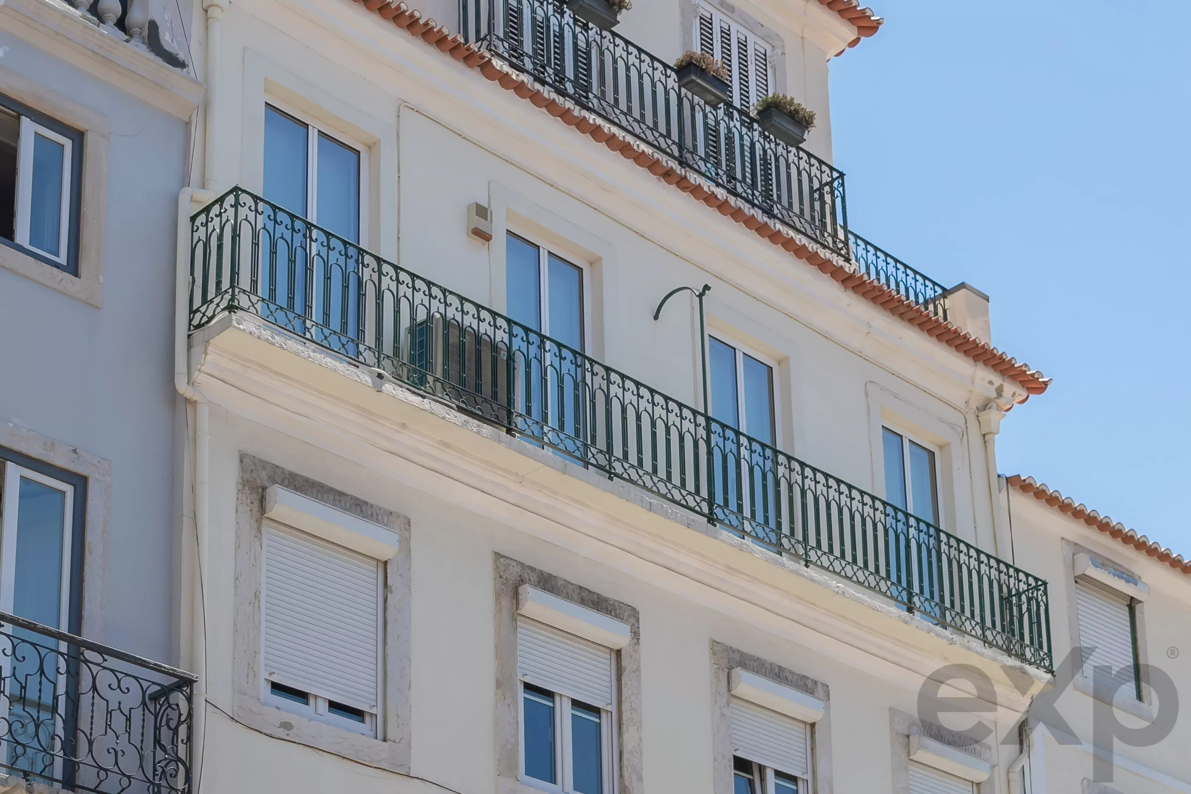 Charming T2+1 set to launch in the heart of Rato, Lisbon 87194652 image 54