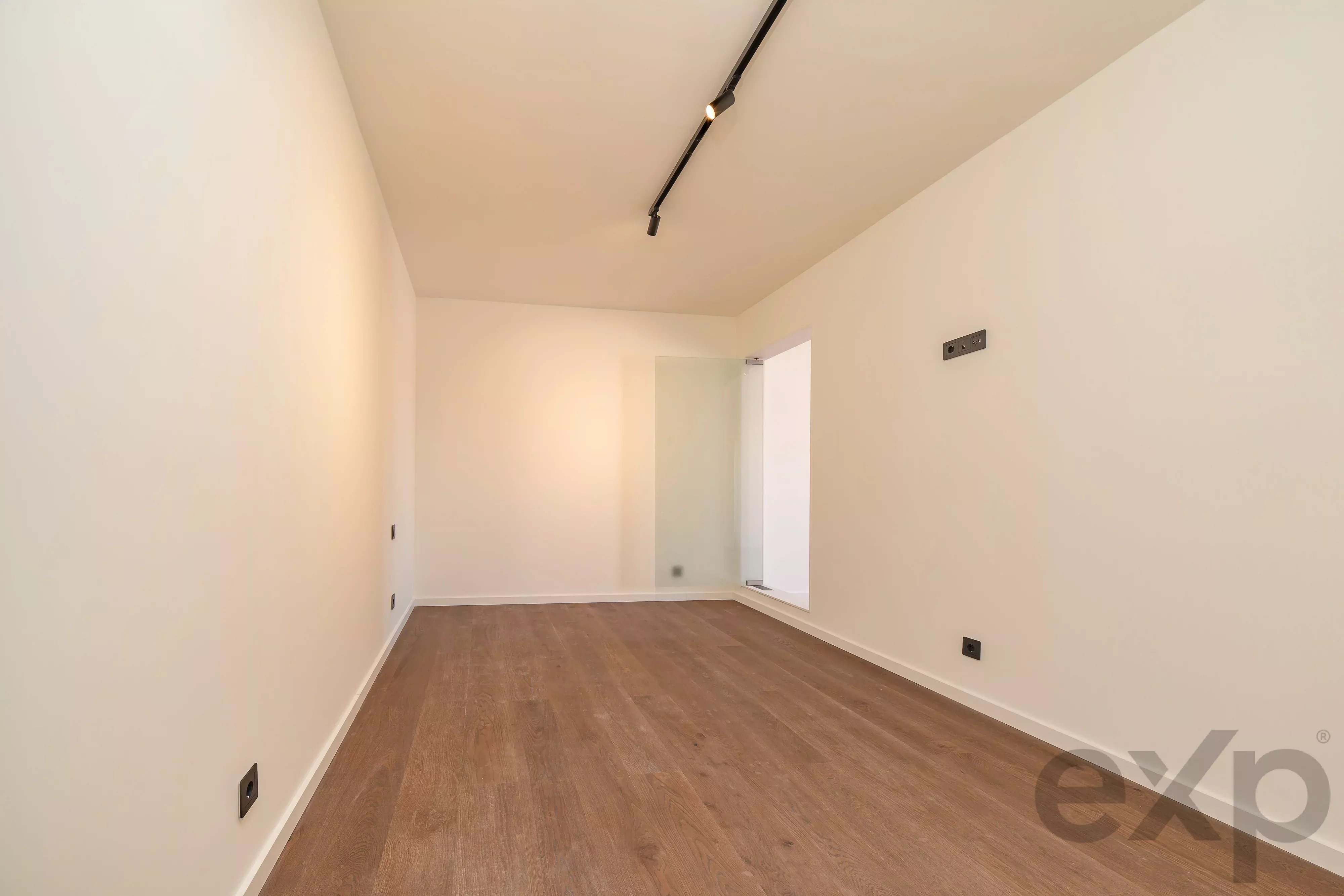 Charming T2+1 set to launch in the heart of Rato, Lisbon 87194652 image 43