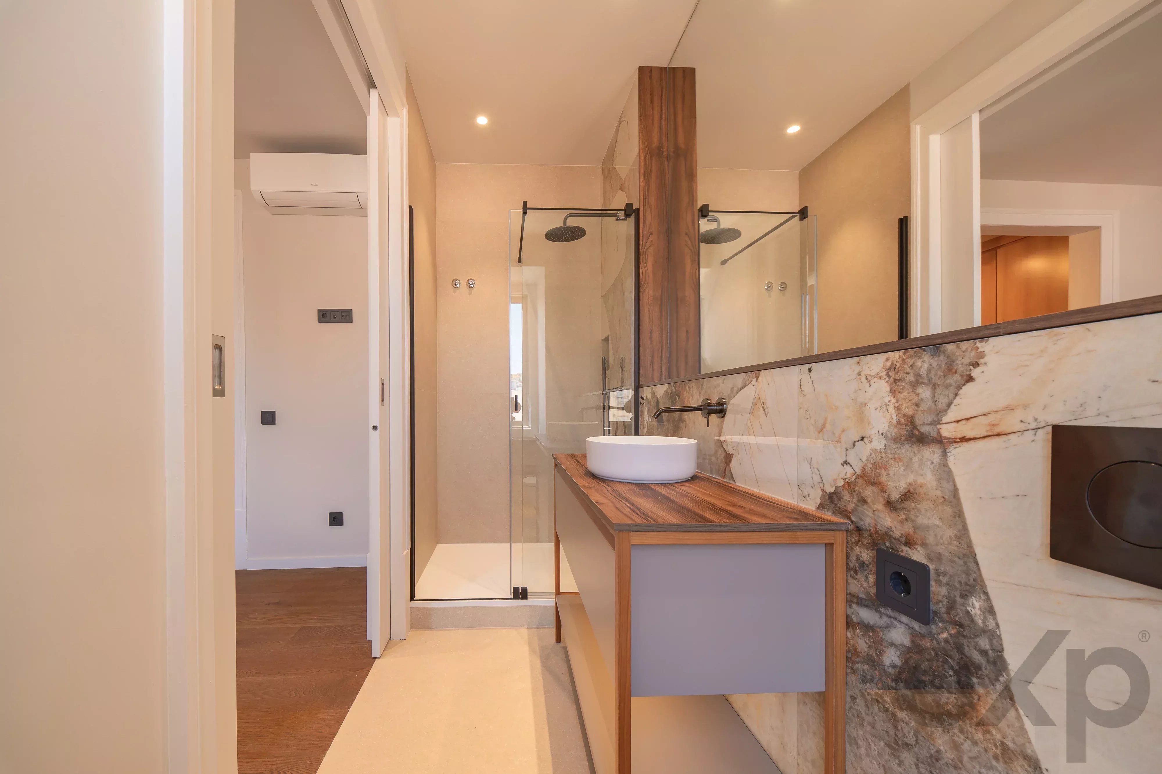 Charming T2+1 set to launch in the heart of Rato, Lisbon 87194652 image 32