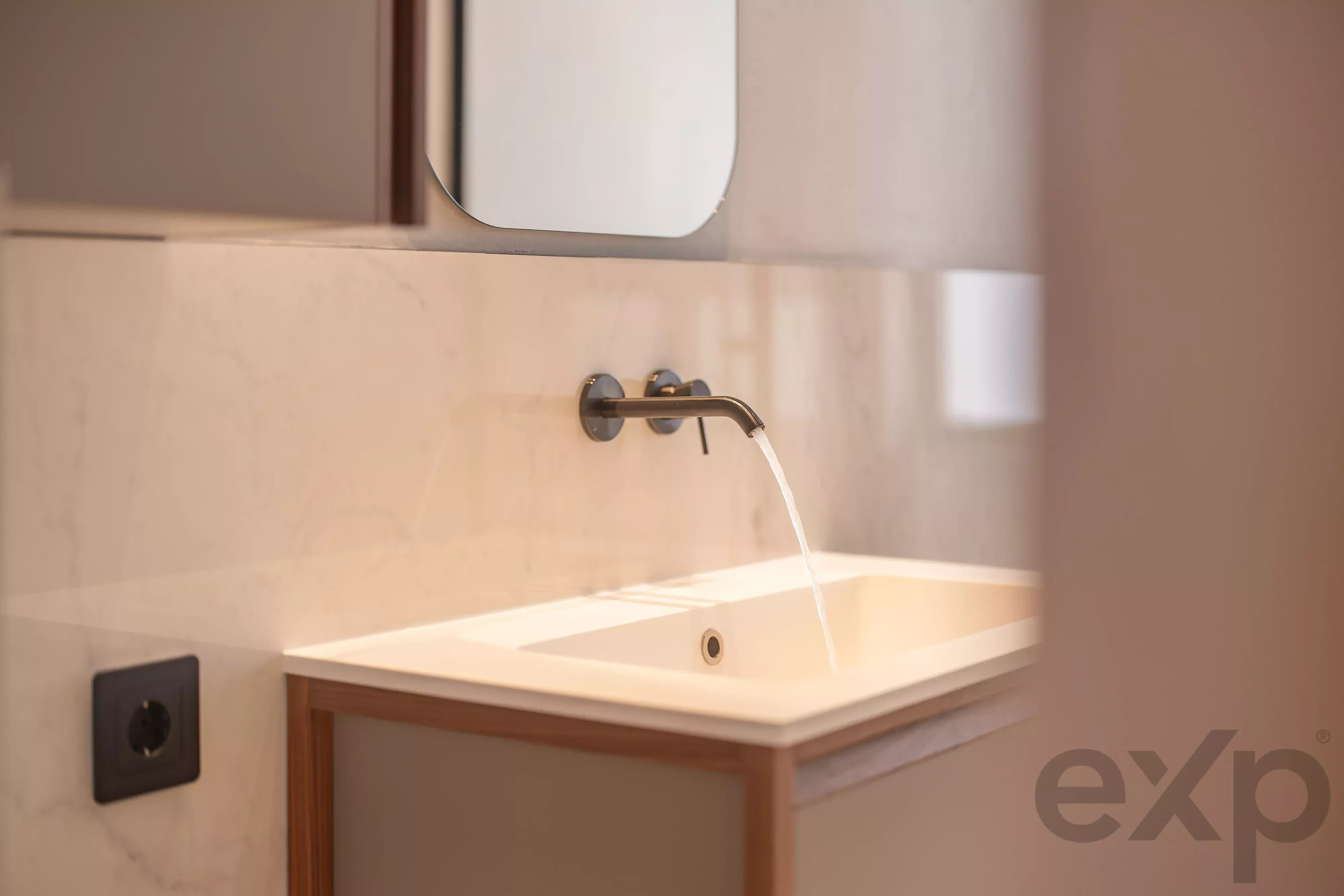 Charming T2+1 set to launch in the heart of Rato, Lisbon 87194652 image 48