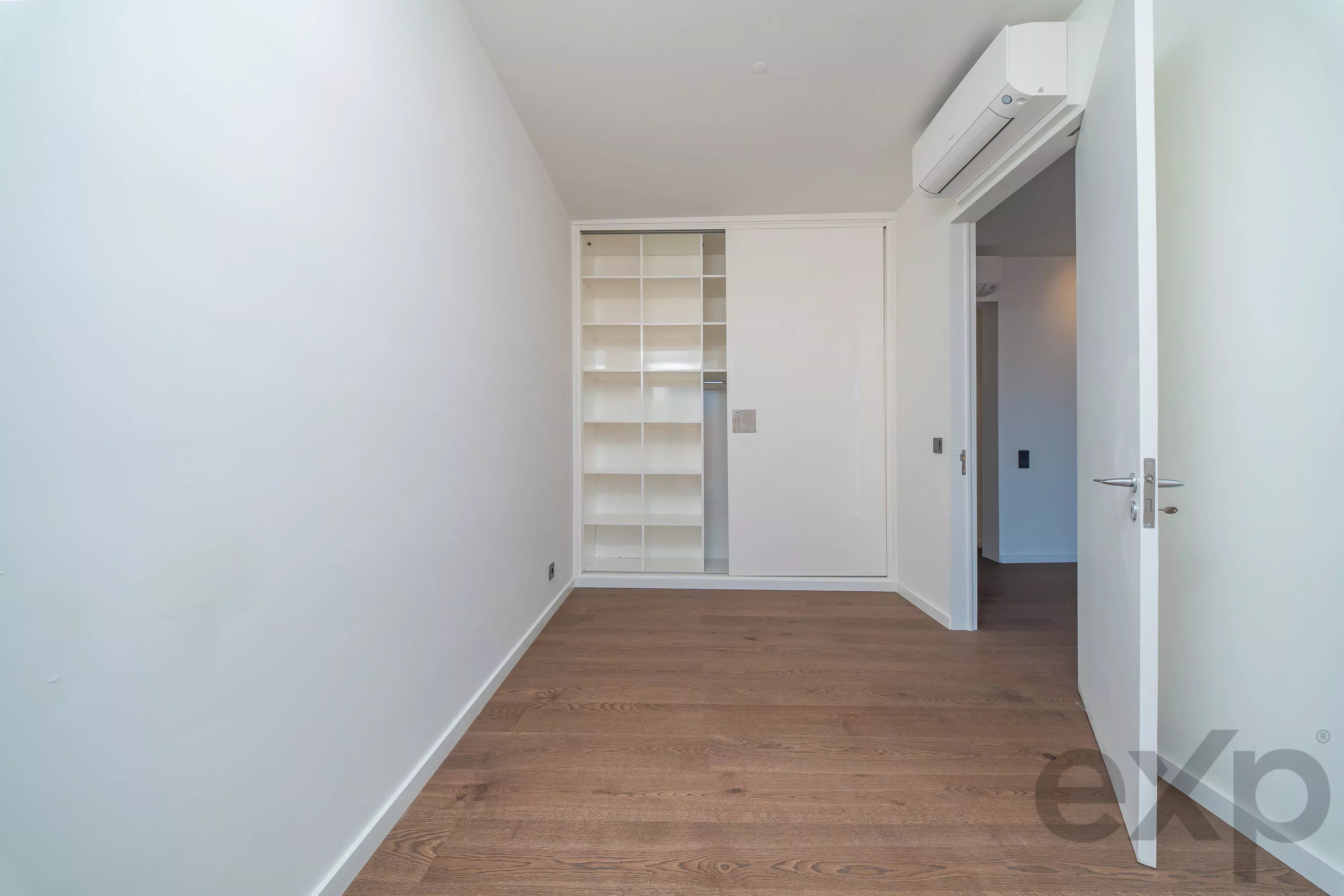 Charming T2+1 set to launch in the heart of Rato, Lisbon 87194652 image 39