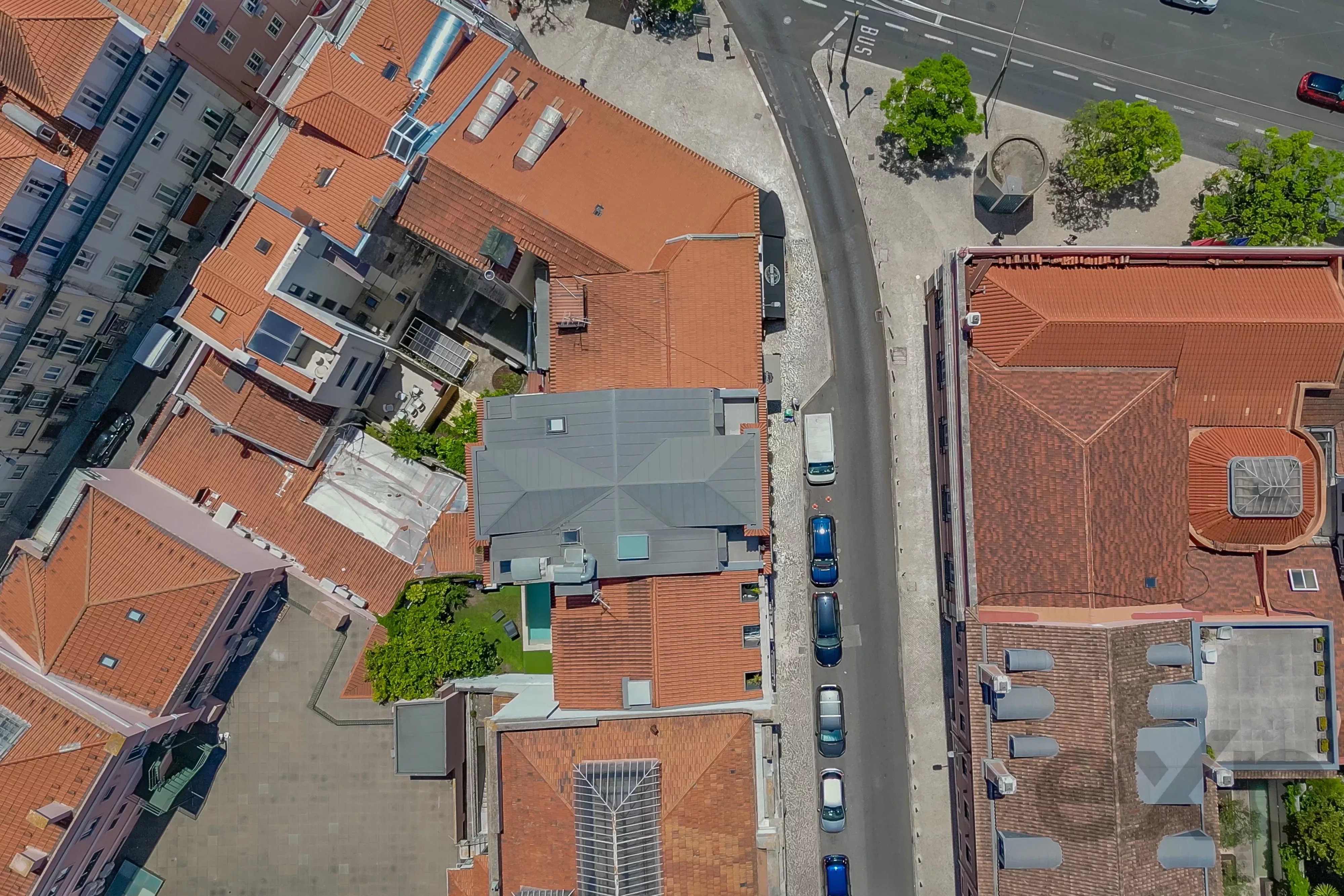 Charming T2+1 set to launch in the heart of Rato, Lisbon 87194652 image 56