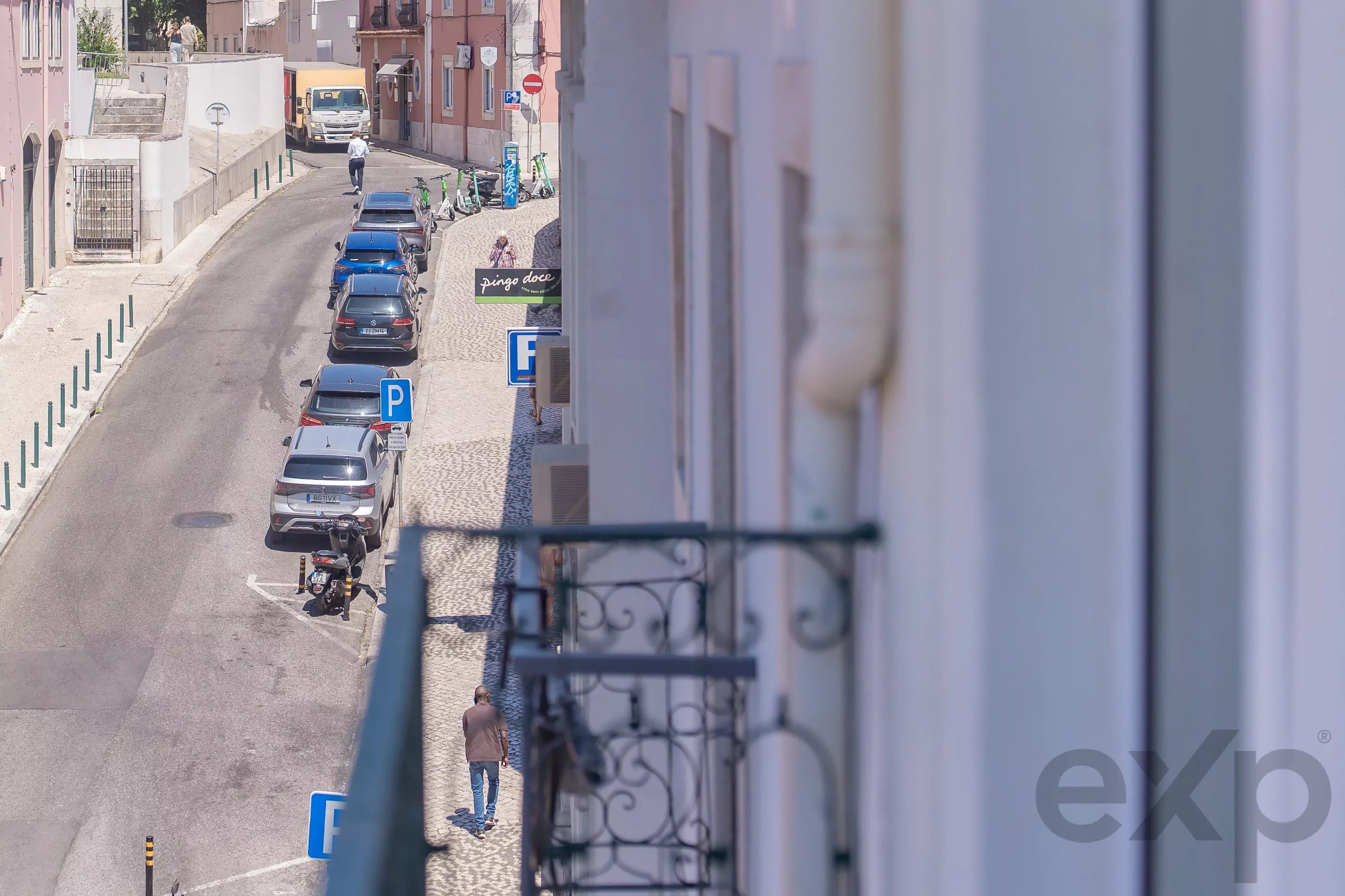 Charming T2+1 set to launch in the heart of Rato, Lisbon 87194652 image 41