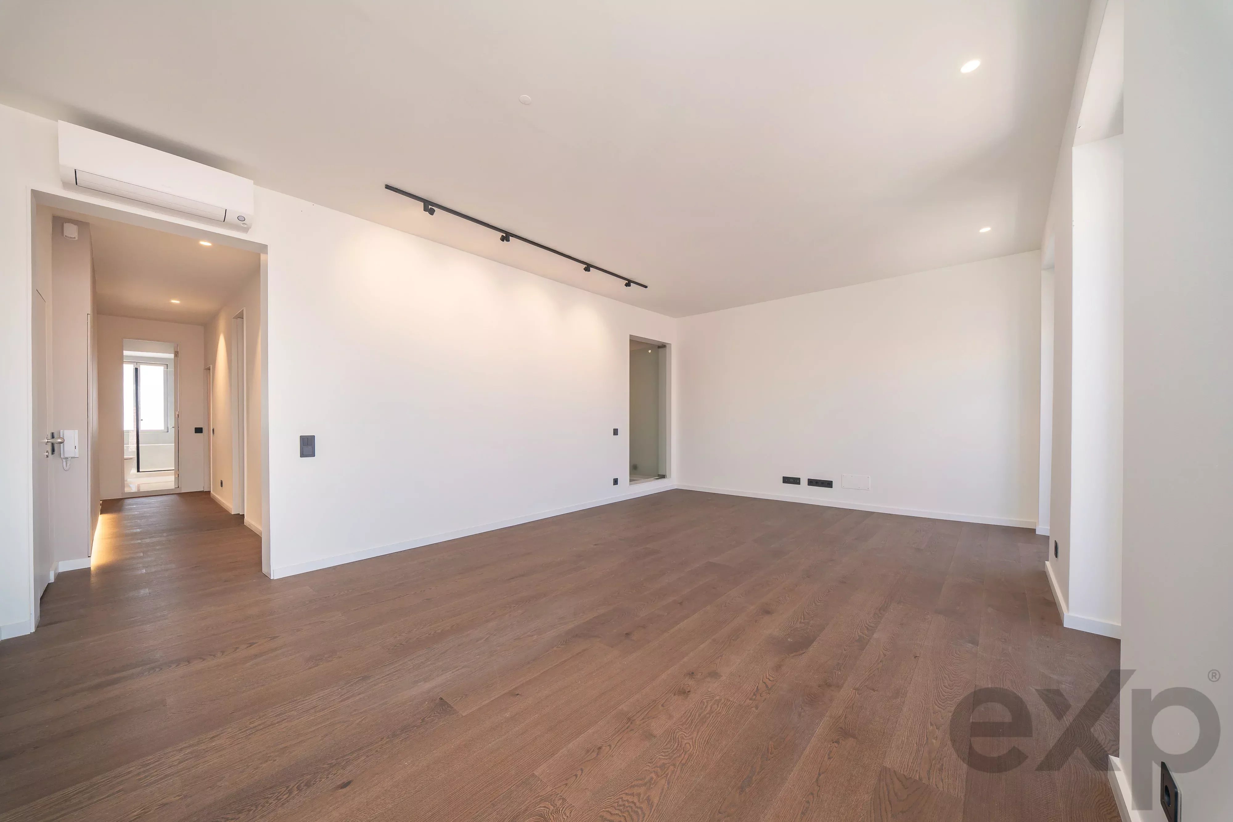 Charming T2+1 set to launch in the heart of Rato, Lisbon 87194652 image 1