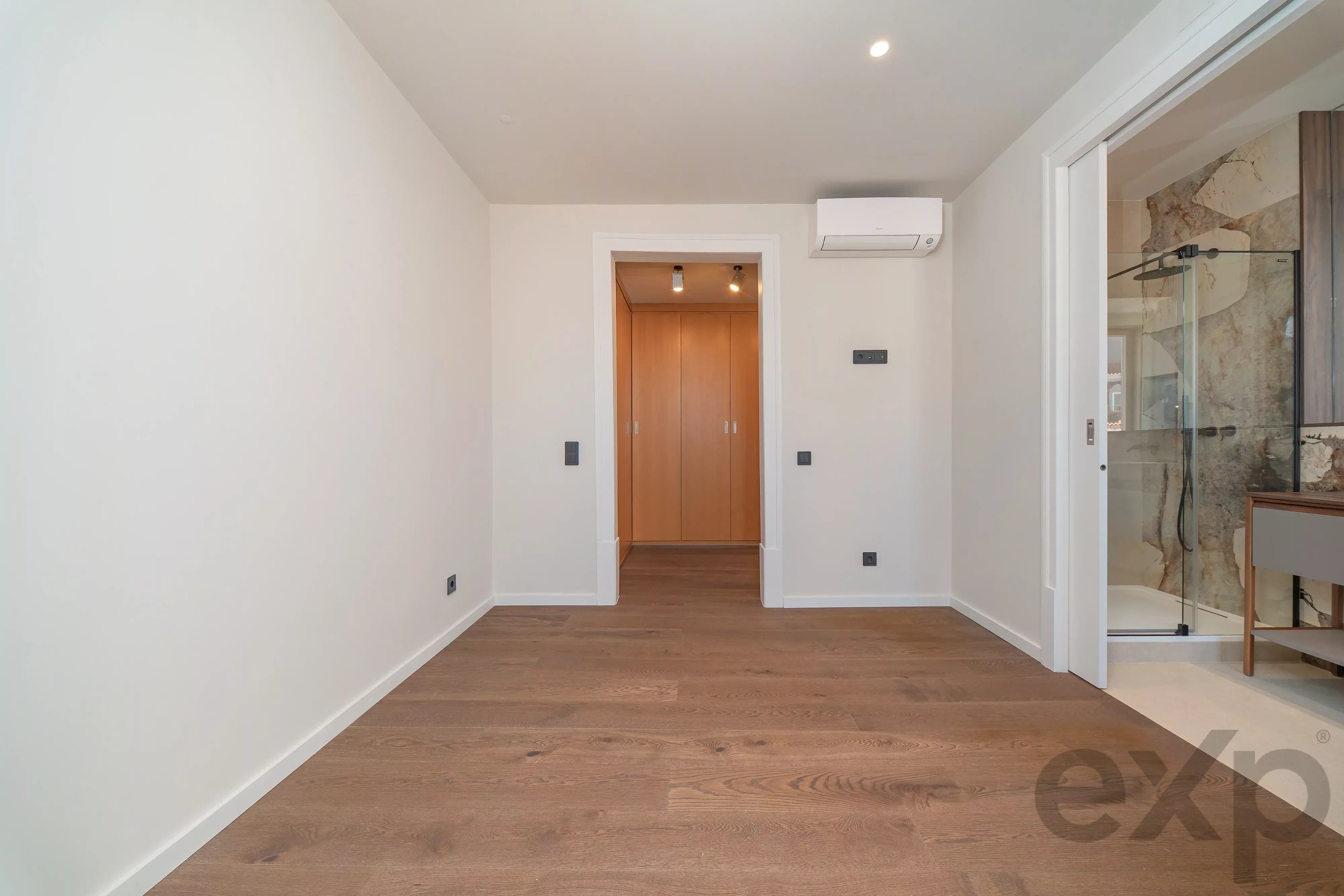 Charming T2+1 set to launch in the heart of Rato, Lisbon 87194652 image 27