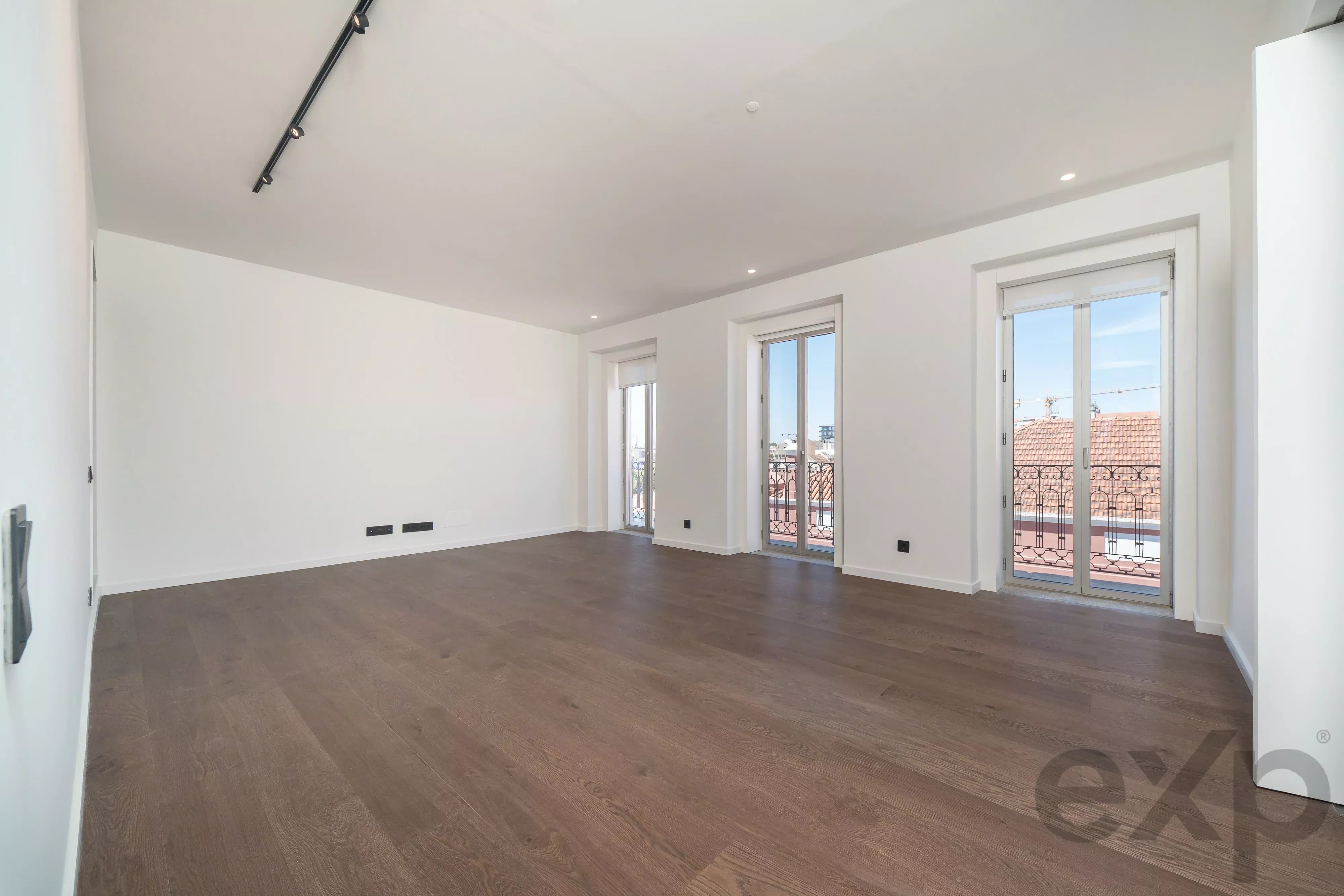 Charming T2+1 set to launch in the heart of Rato, Lisbon 87194652 image 4