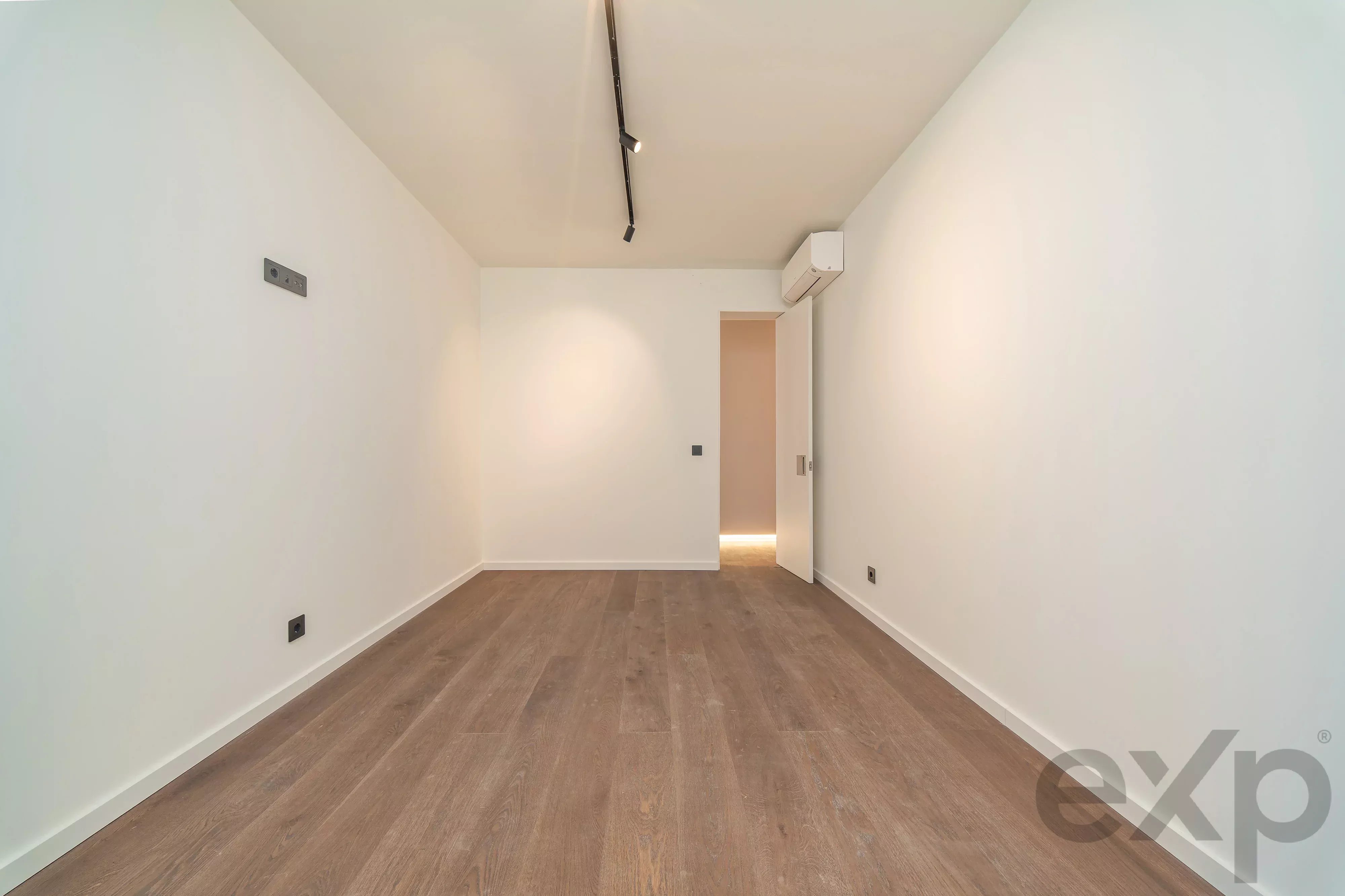 Charming T2+1 set to launch in the heart of Rato, Lisbon 87194652 image 44
