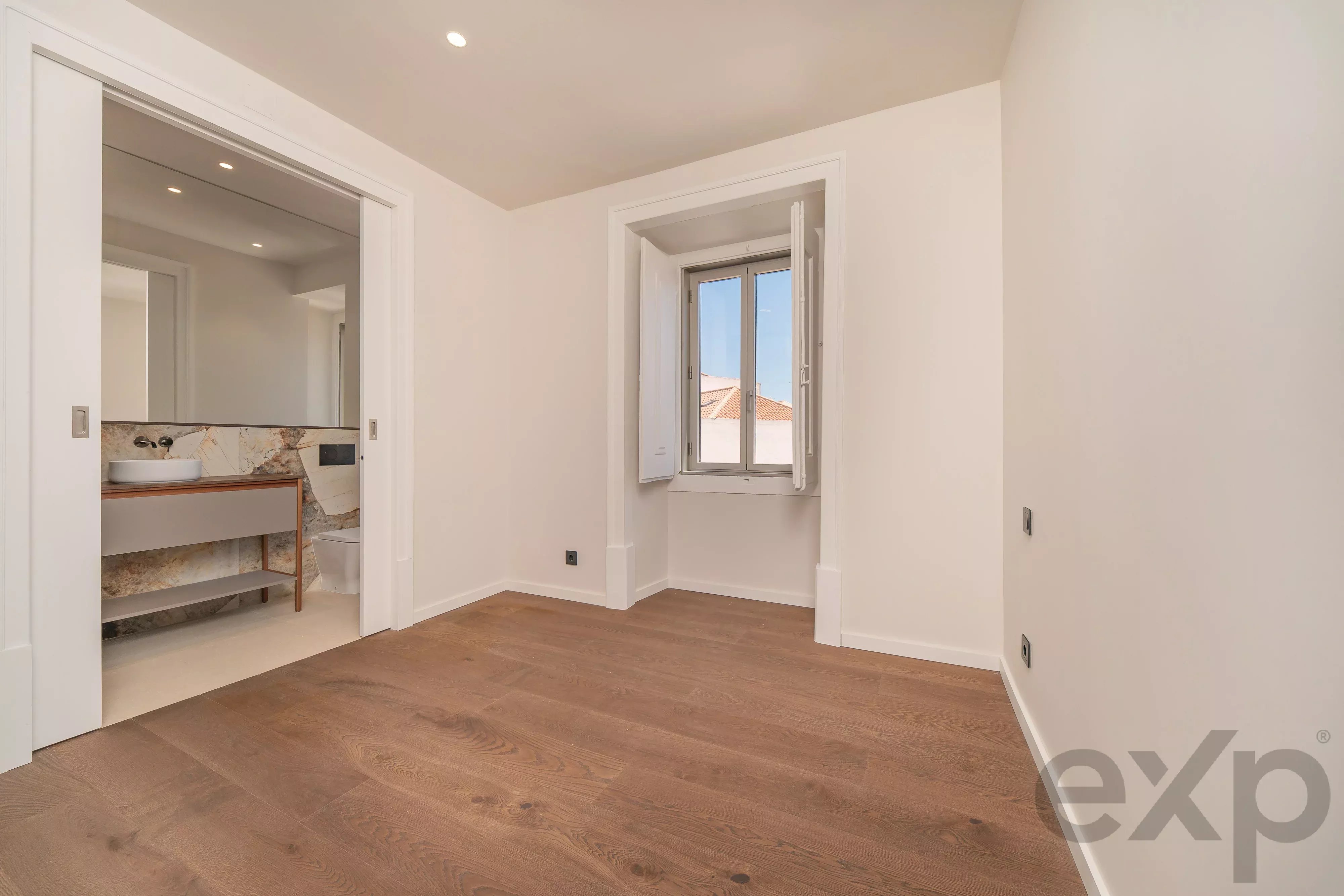 Charming T2+1 set to launch in the heart of Rato, Lisbon 87194652 image 31