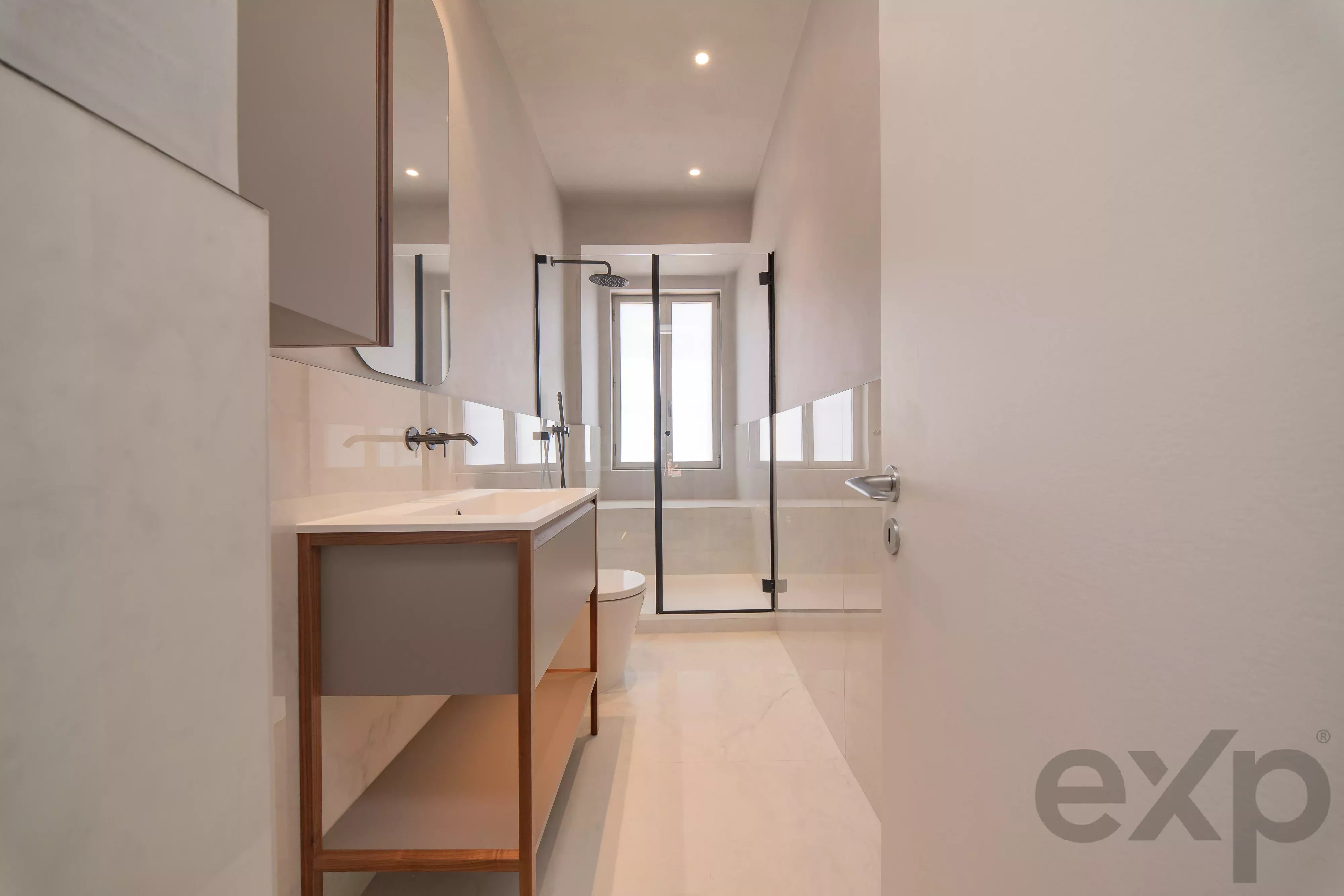 Charming T2+1 set to launch in the heart of Rato, Lisbon 87194652 image 47