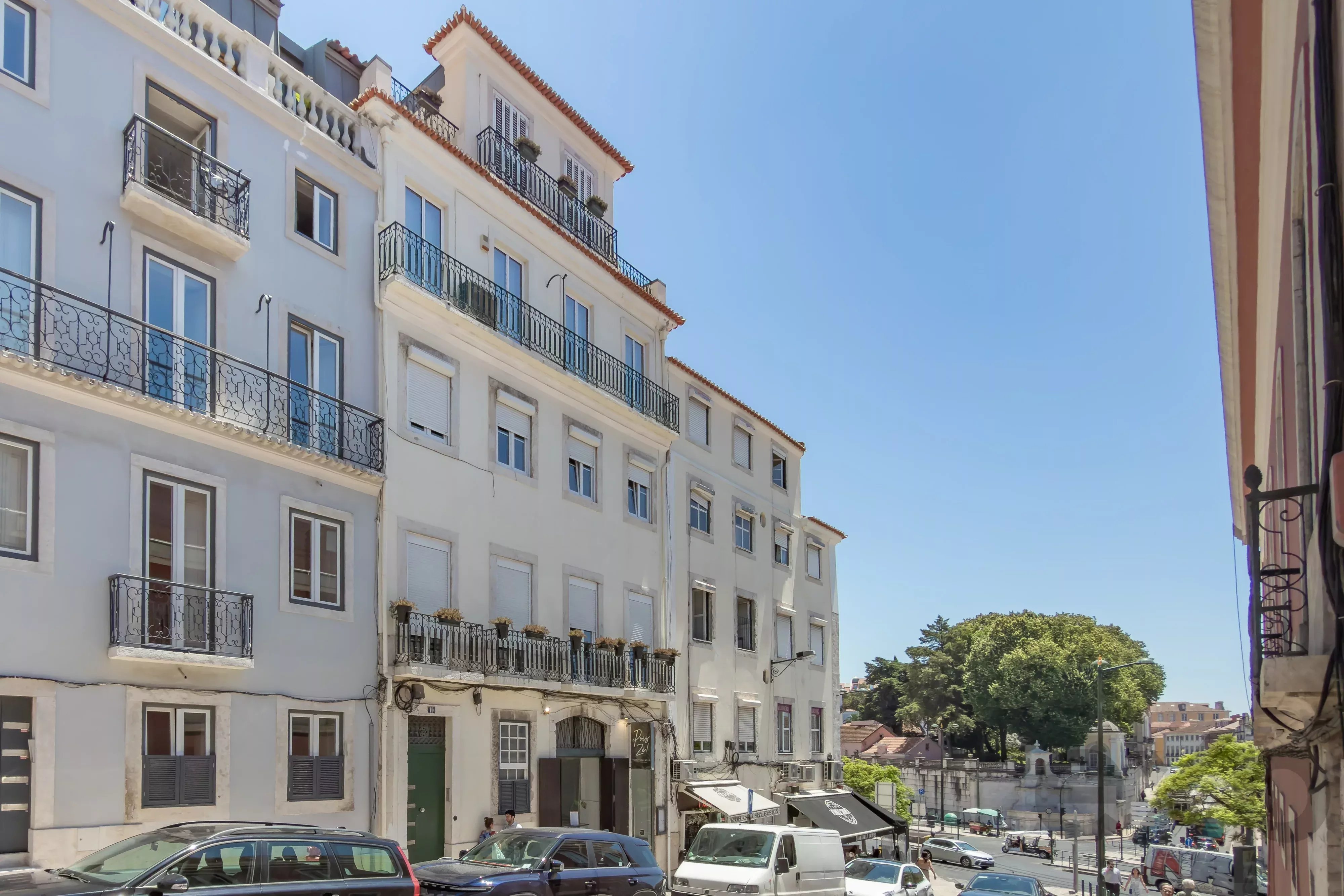 Charming T2+1 set to launch in the heart of Rato, Lisbon 87194652 image 52
