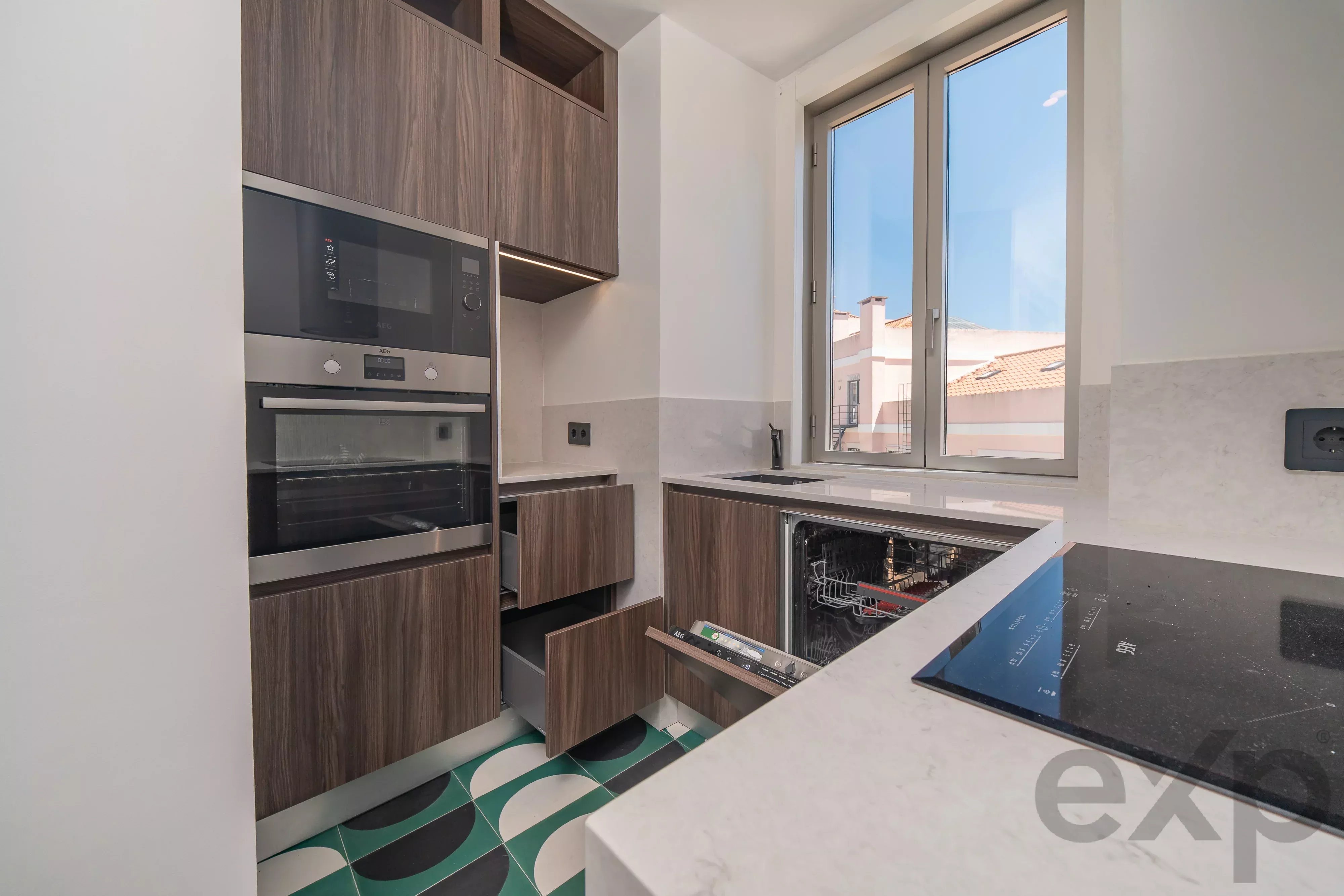 Charming T2+1 set to launch in the heart of Rato, Lisbon 87194652 image 17