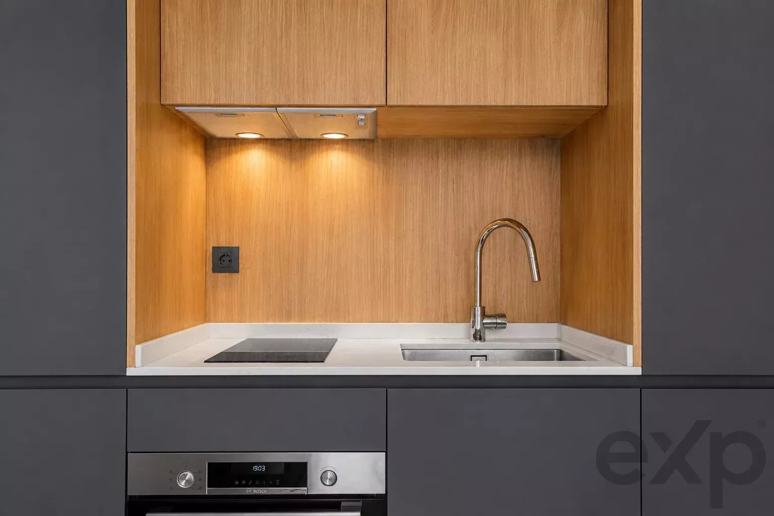 Apartamento T0 * Terraço * Lugar de Estacionamento * Equipado e Mobilado * Estação CP e Rodoviária de Aveiro