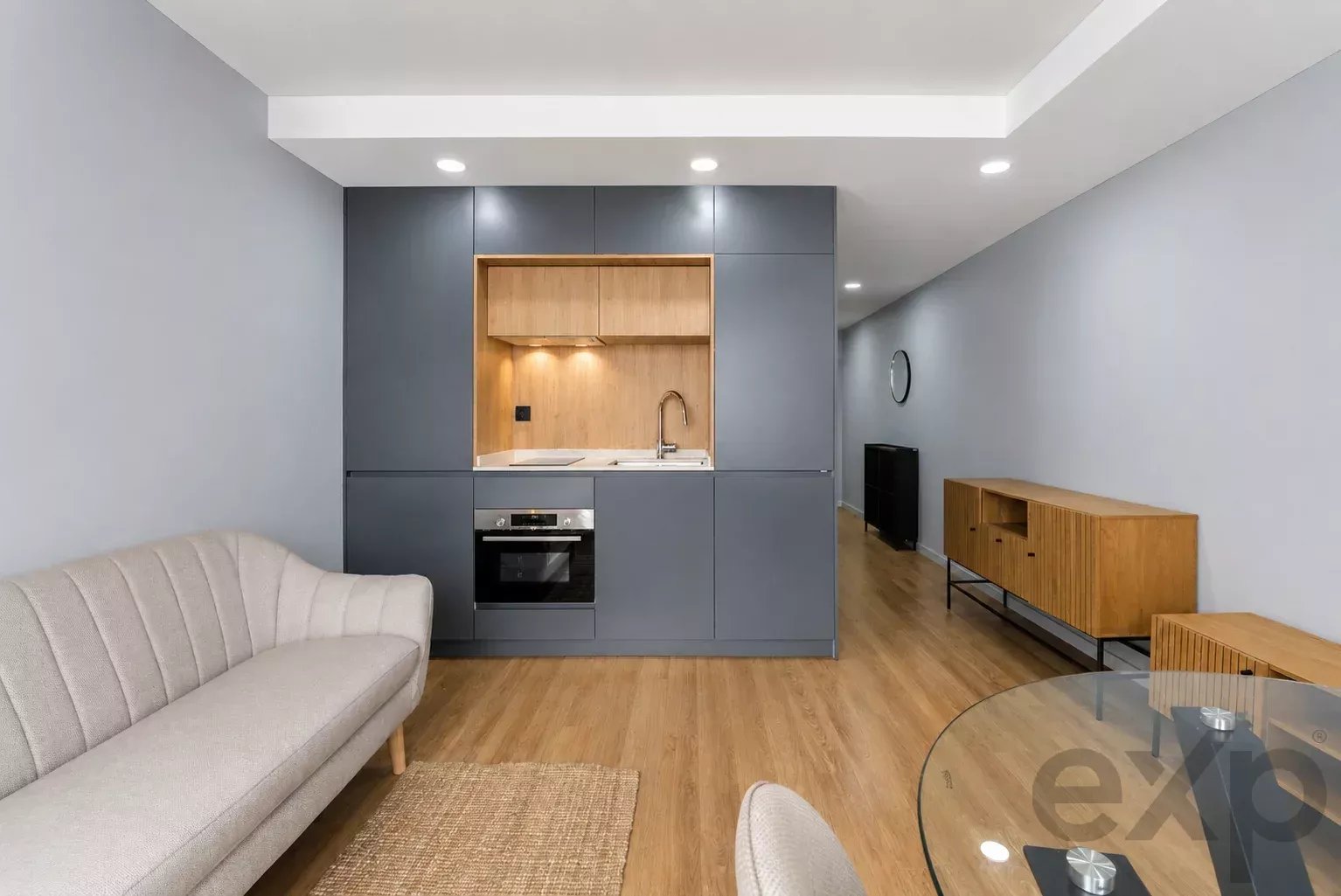 Apartamento T0 * Terraço * Lugar de Estacionamento * Equipado e Mobilado * Estação CP e Rodoviária de Aveiro