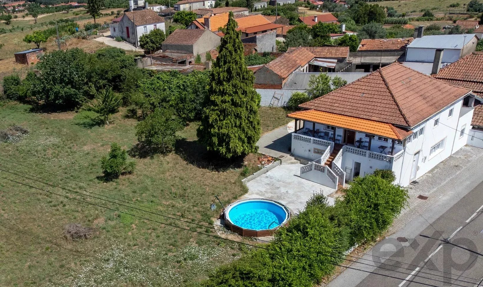 Bonita Moradia de Carácter com 2.730m² de Terreno no Centro de Portugal