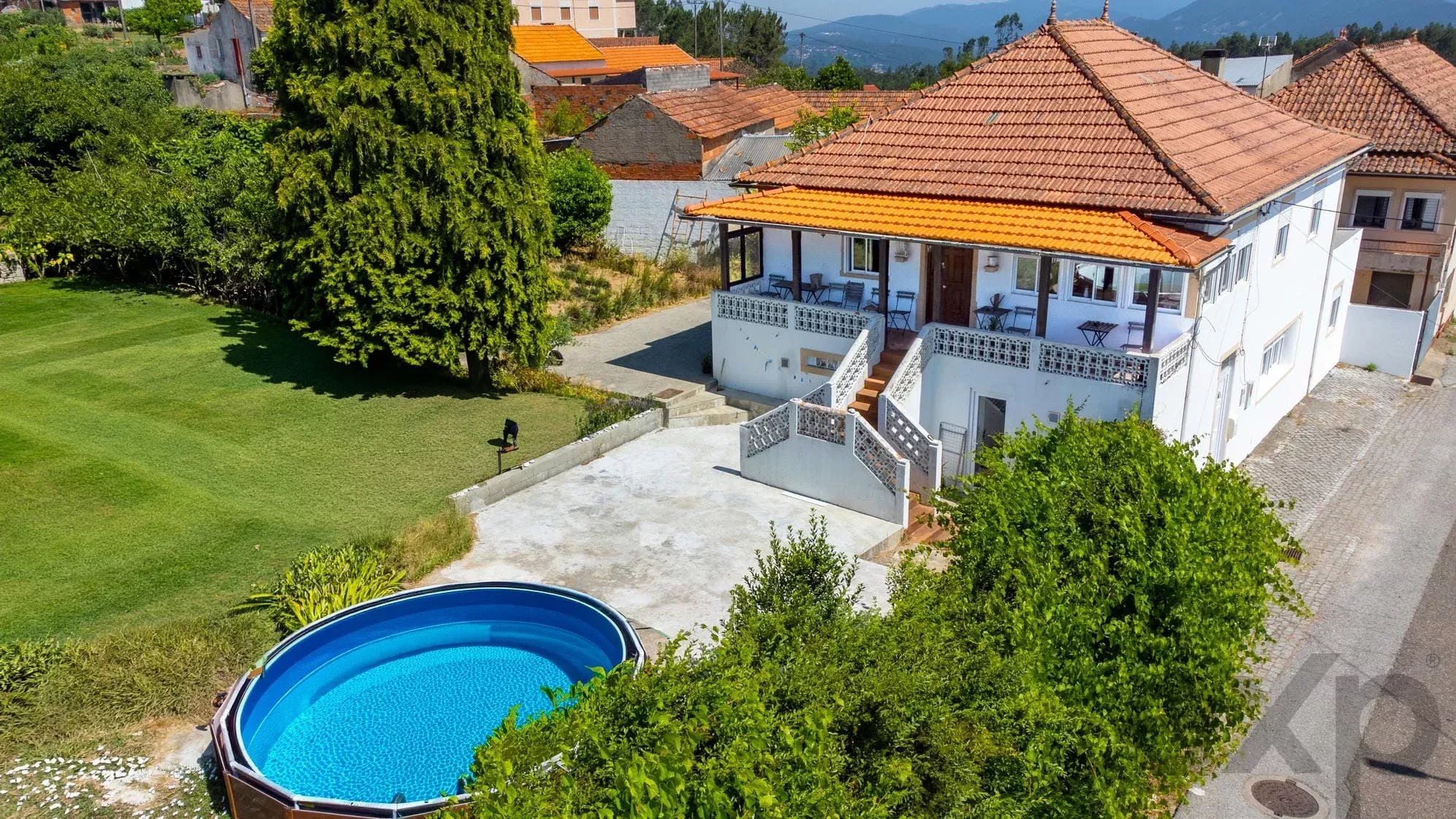 Bonita Moradia de Carácter com 2.730m² de Terreno no Centro de Portugal
