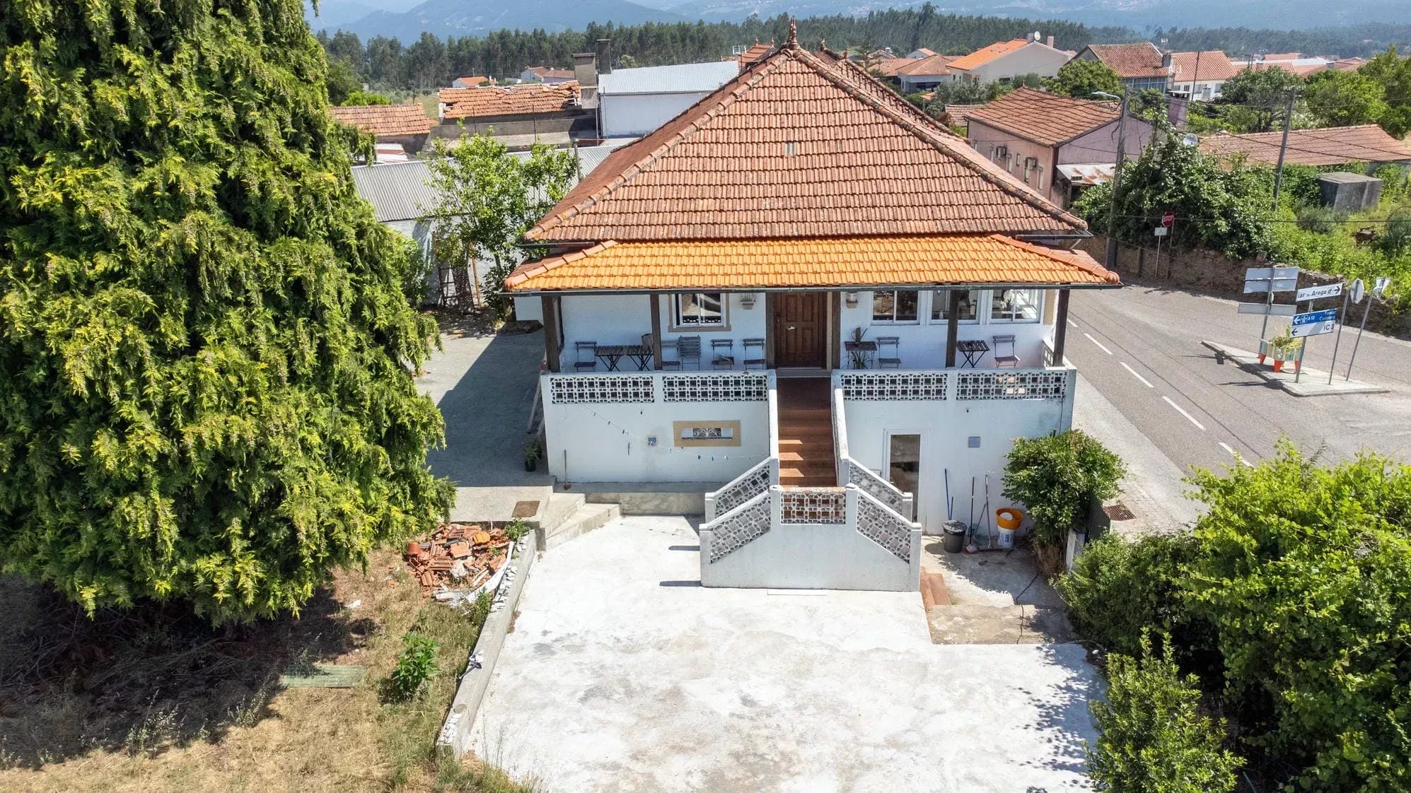 Bonita Moradia de Carácter com 2.730m² de Terreno no Centro de Portugal