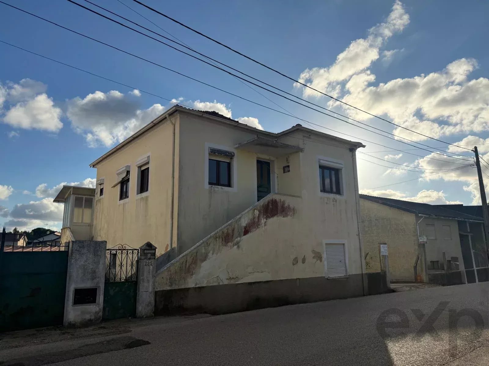 Moradia com terreno em Sangalhos