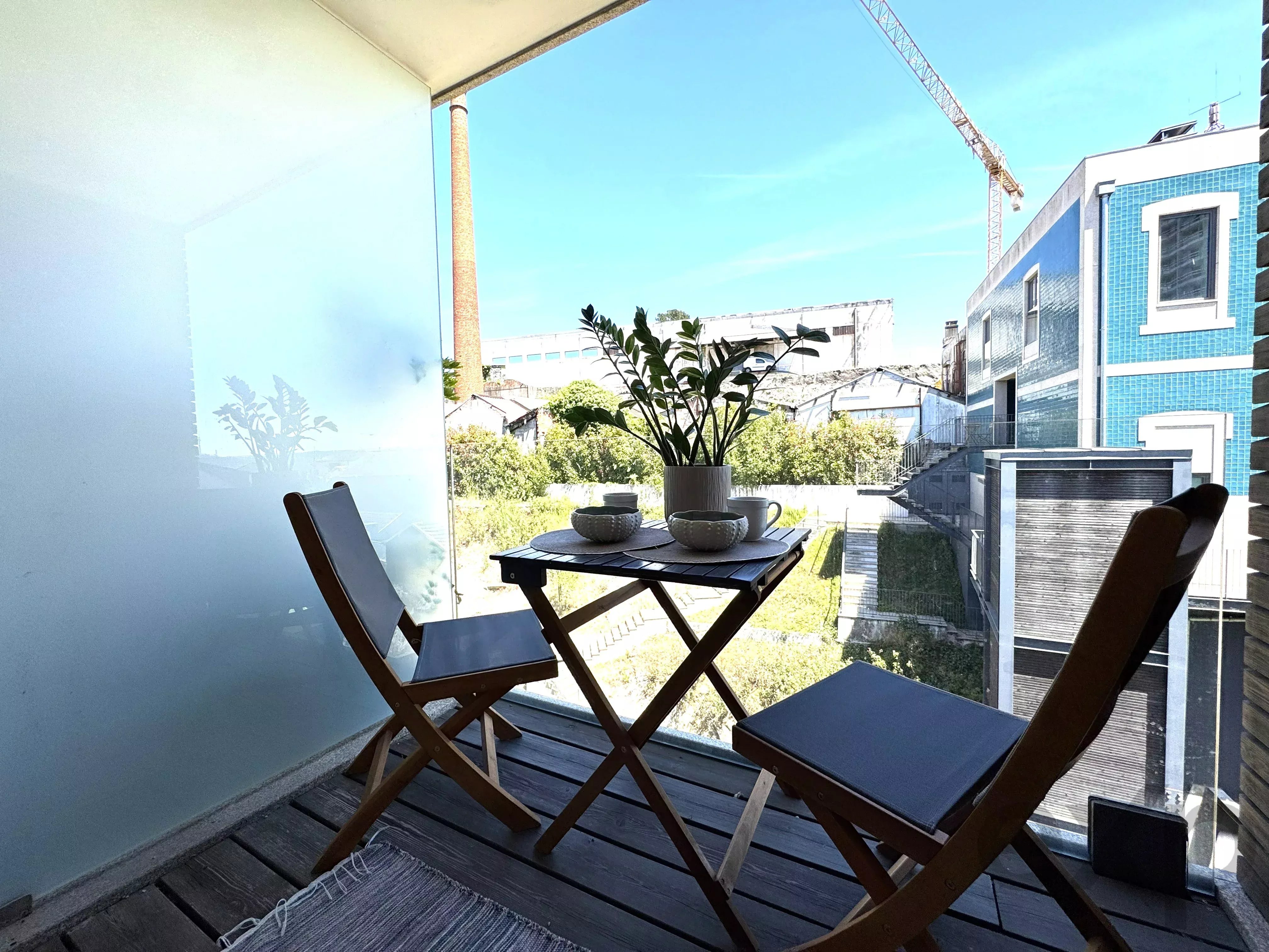 Duplex mobilado no último piso, com duas suítes, no coração do Porto