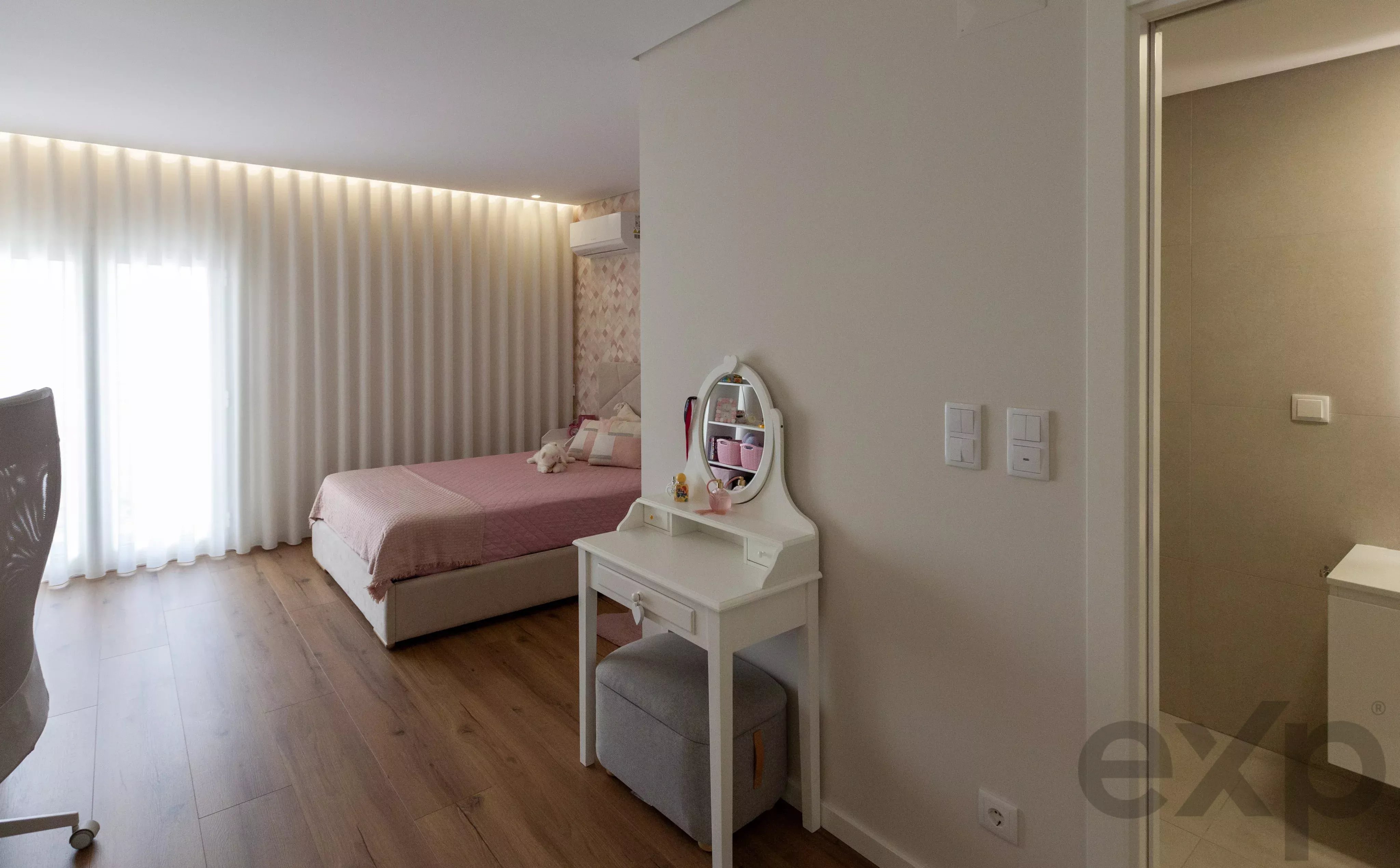 Penthouse Apartment T4 with 3 Suites, terrace overlooking the river 87223087 image 31