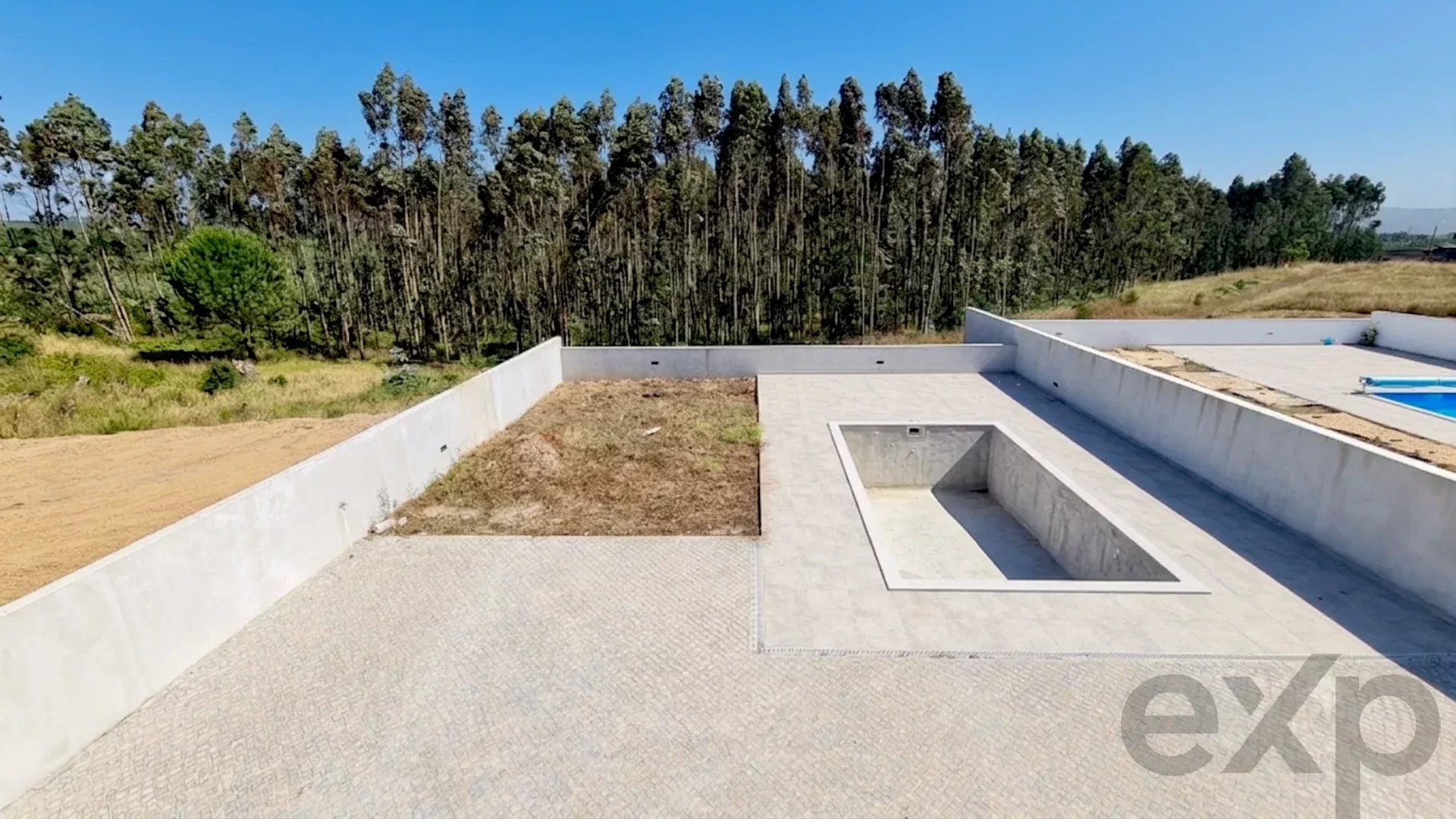 Moradia T4 com piscina, em lote XL — Caldas da Rainha