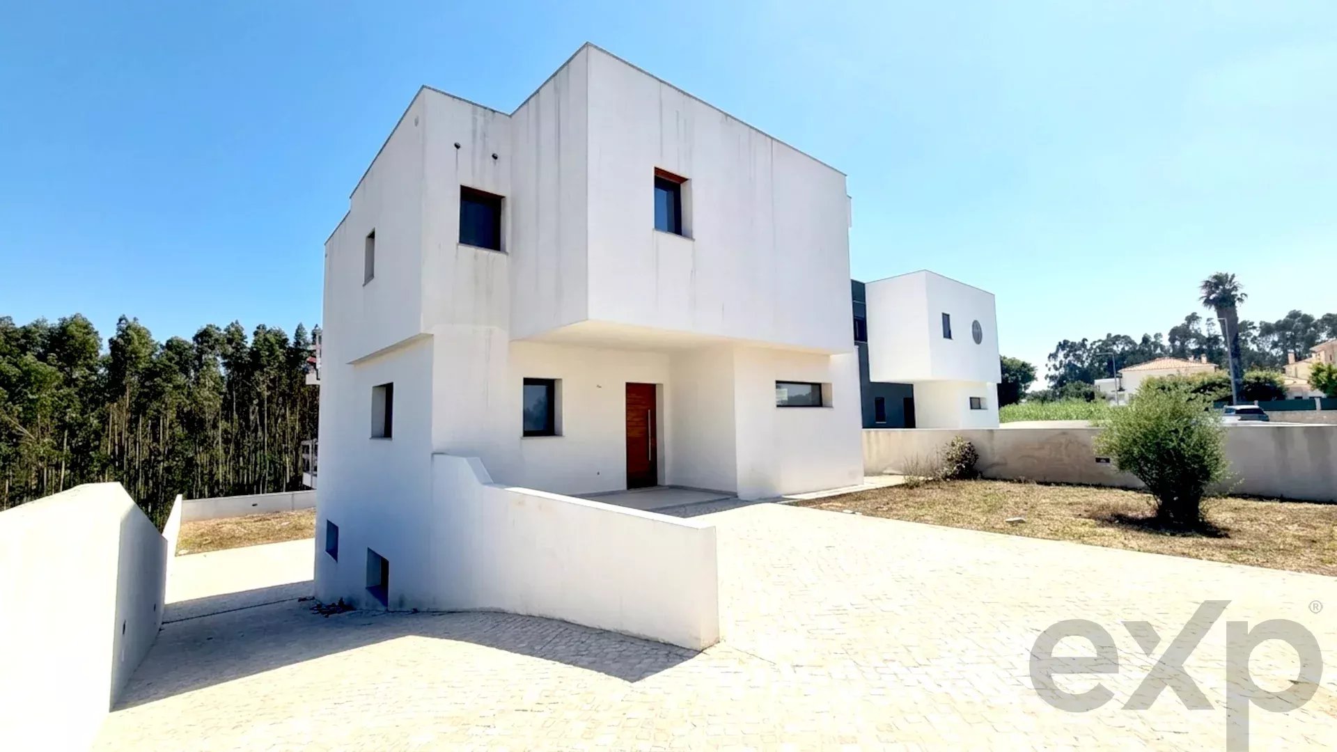 Moradia T4 com piscina, em lote XL — Caldas da Rainha