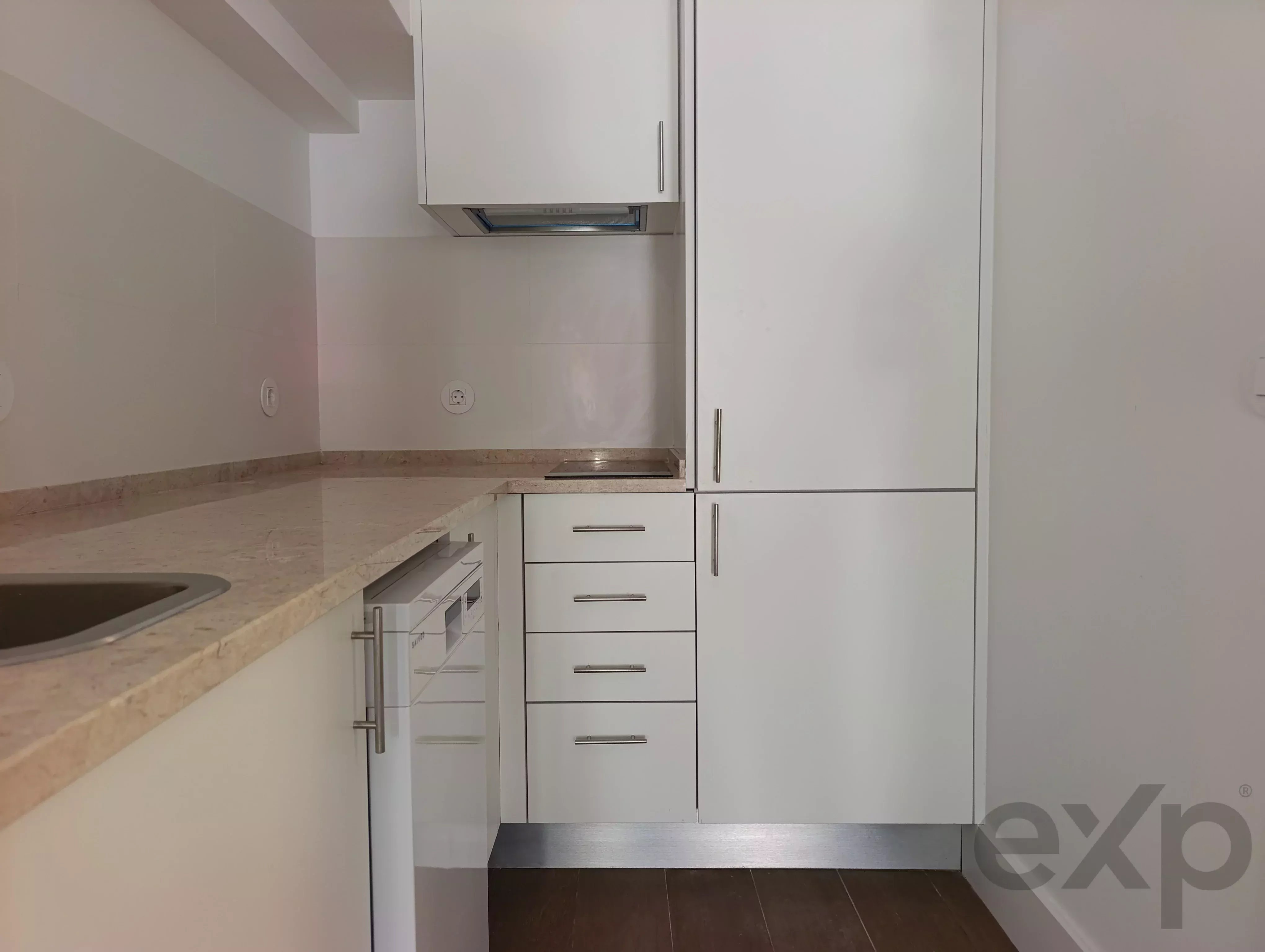 Apartamento T0 Novo a Estrear na Lapa | Junto à Basílica da Estrela