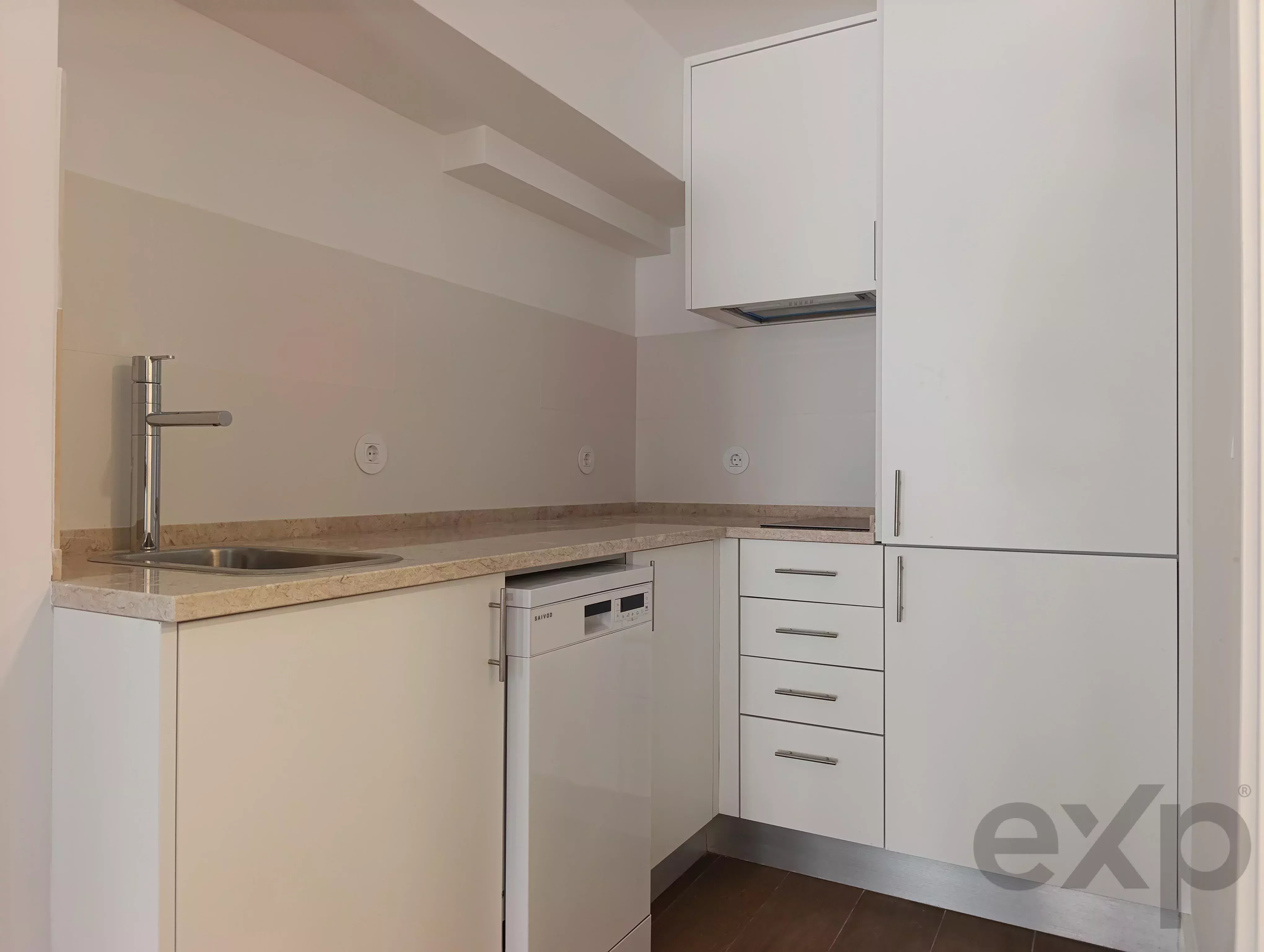 Apartamento T0 Novo a Estrear na Lapa | Junto à Basílica da Estrela
