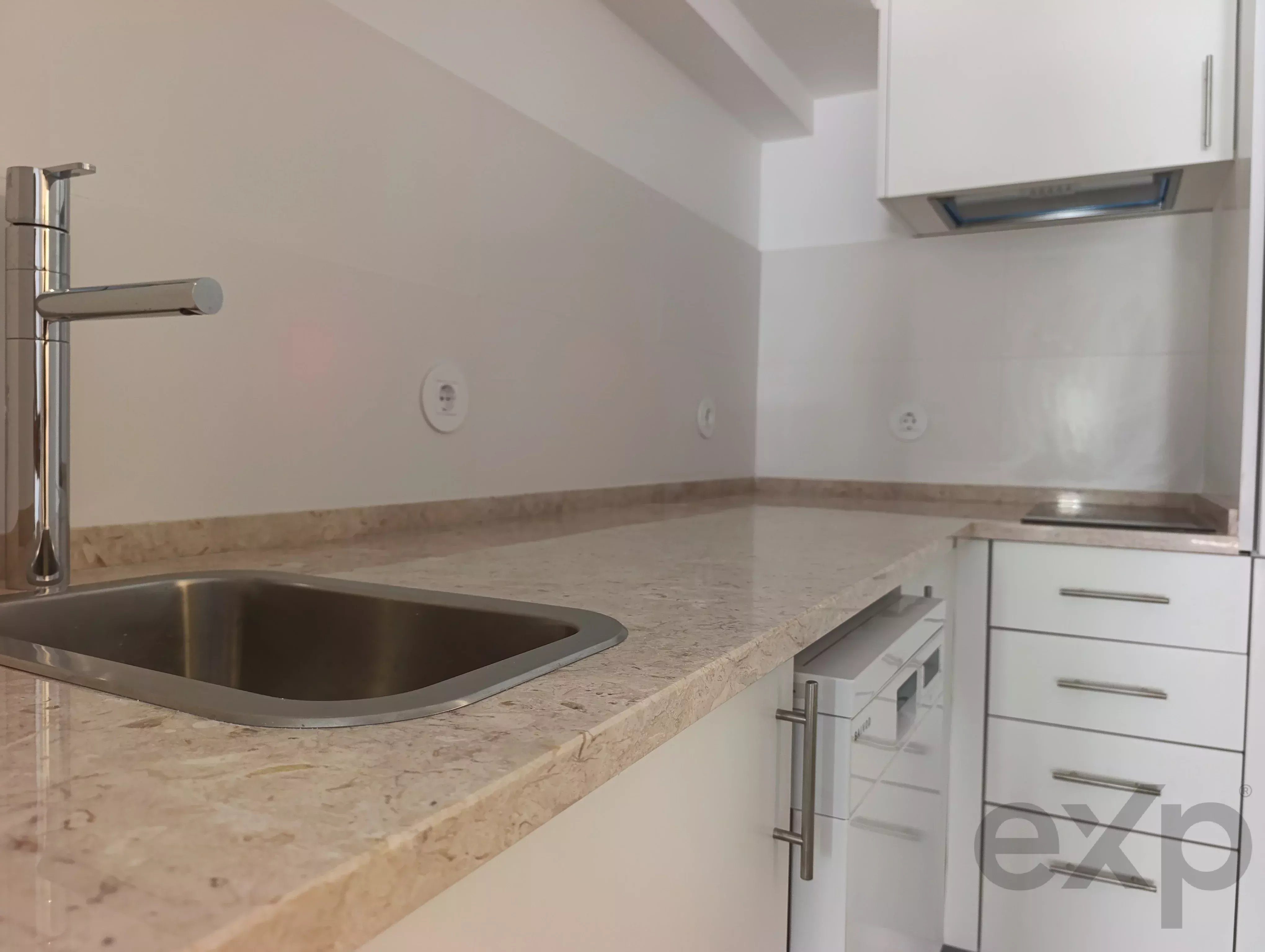 Apartamento T0 Novo a Estrear na Lapa | Junto à Basílica da Estrela