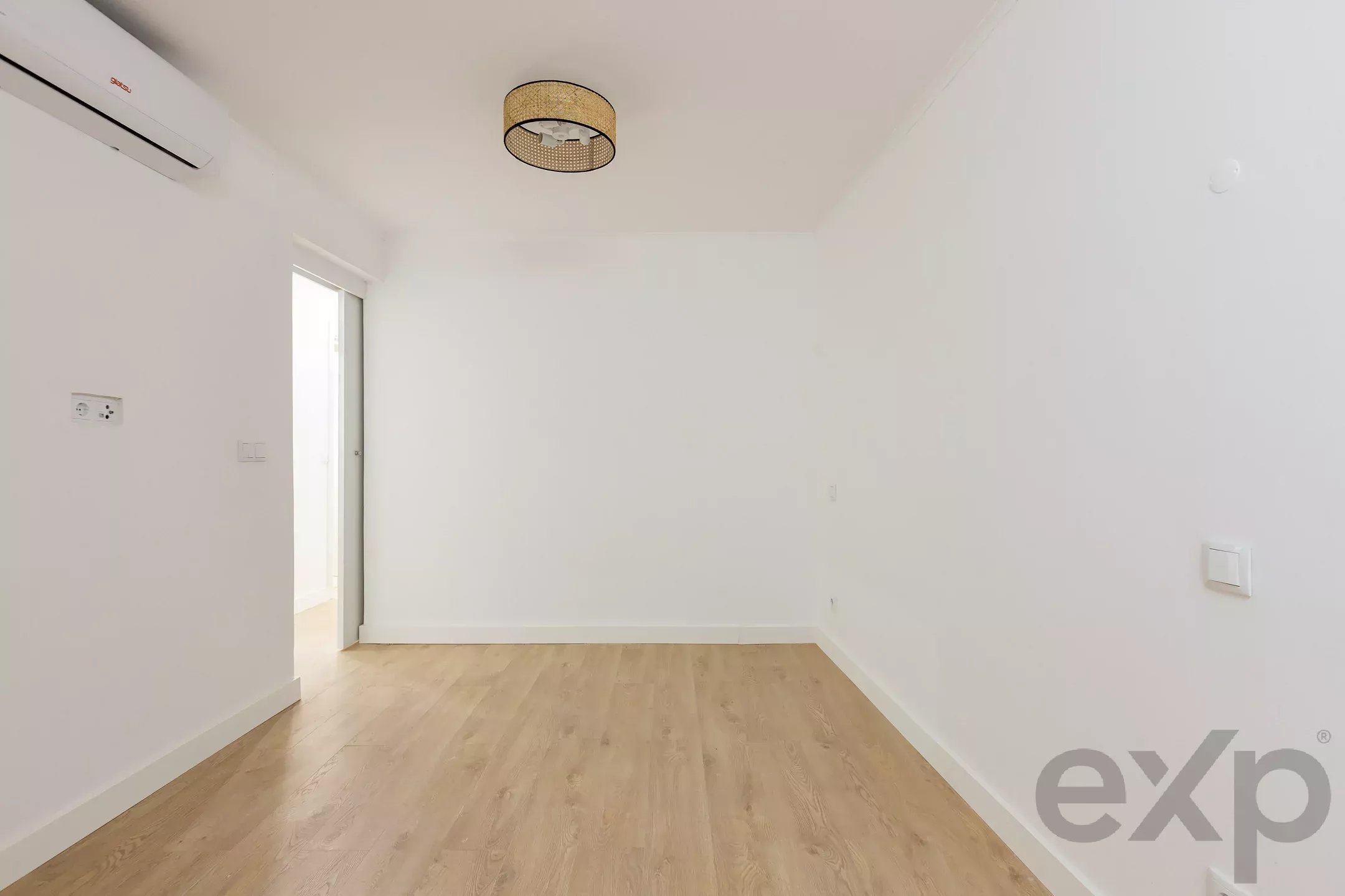 Renovated 2‑bedroom apartment in the heart of Lisbon 87232388 image 9