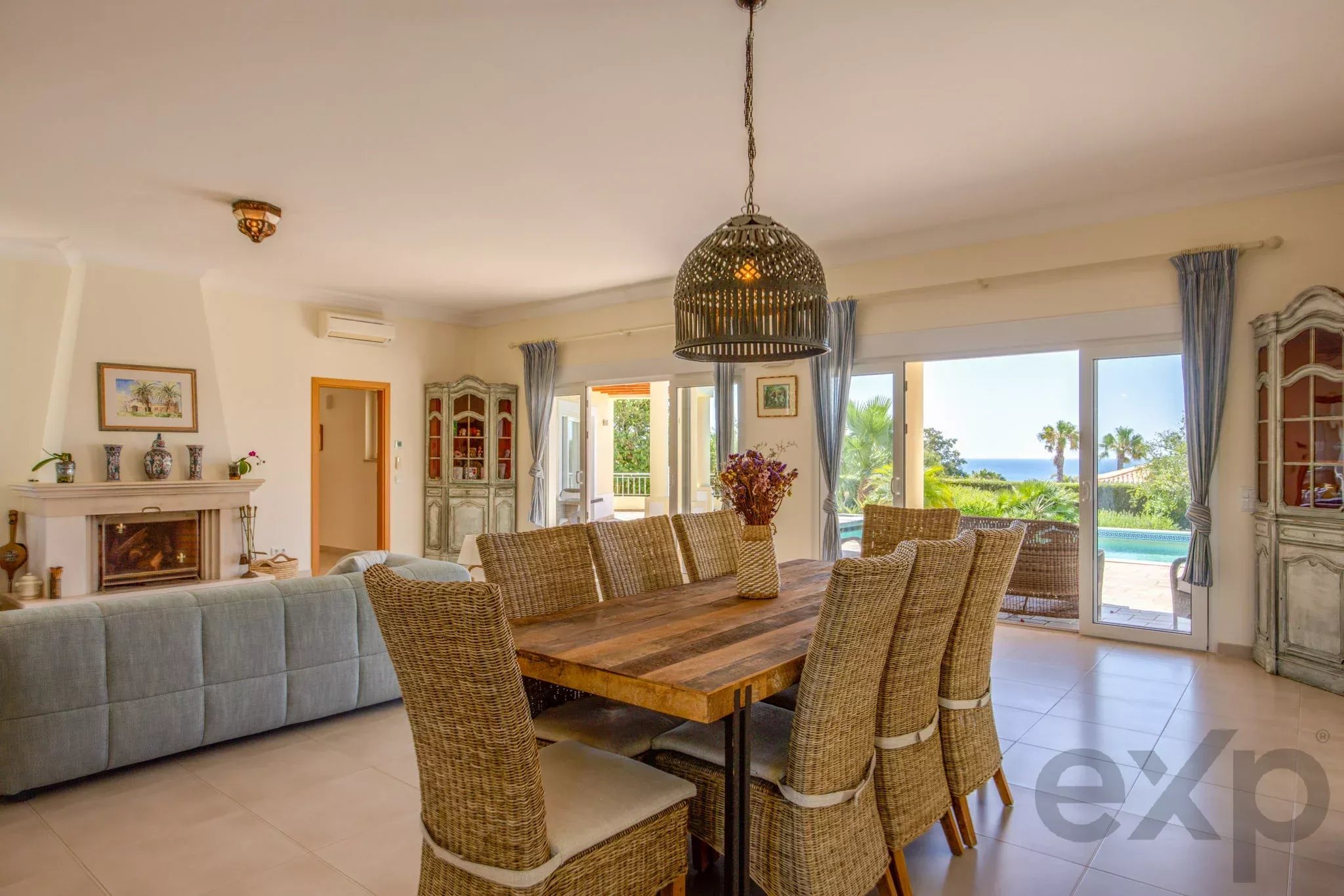 Moradia T4 com Vista Mar e Piscina de Água Salgada, Montinhos da Luz