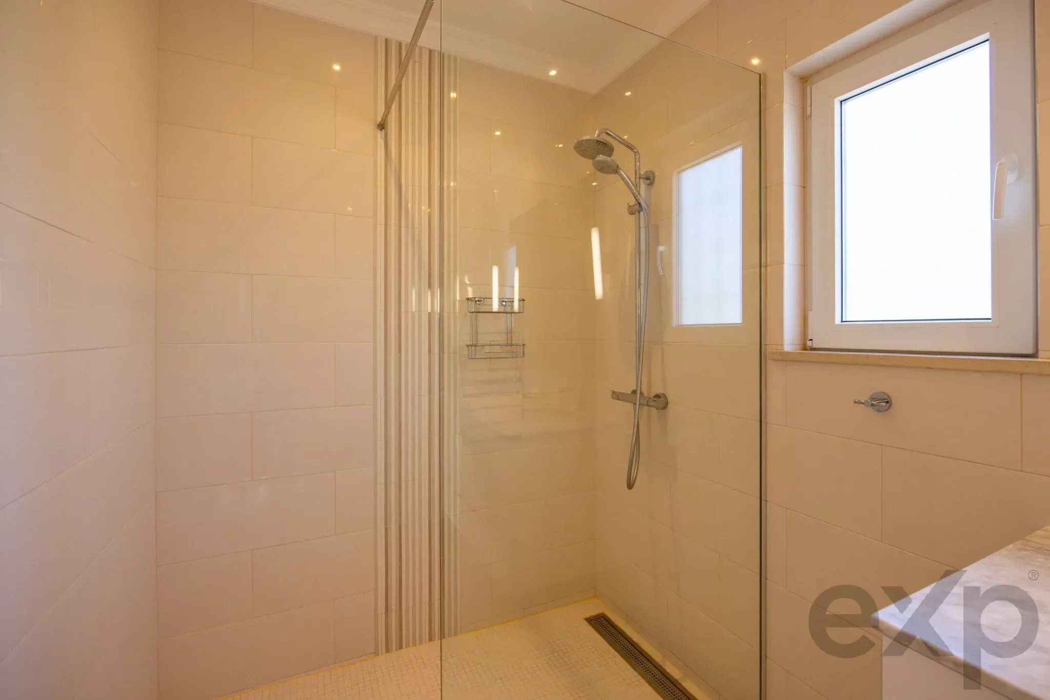 Moradia T4 com Vista Mar e Piscina de Água Salgada, Montinhos da Luz 87238933 image 23