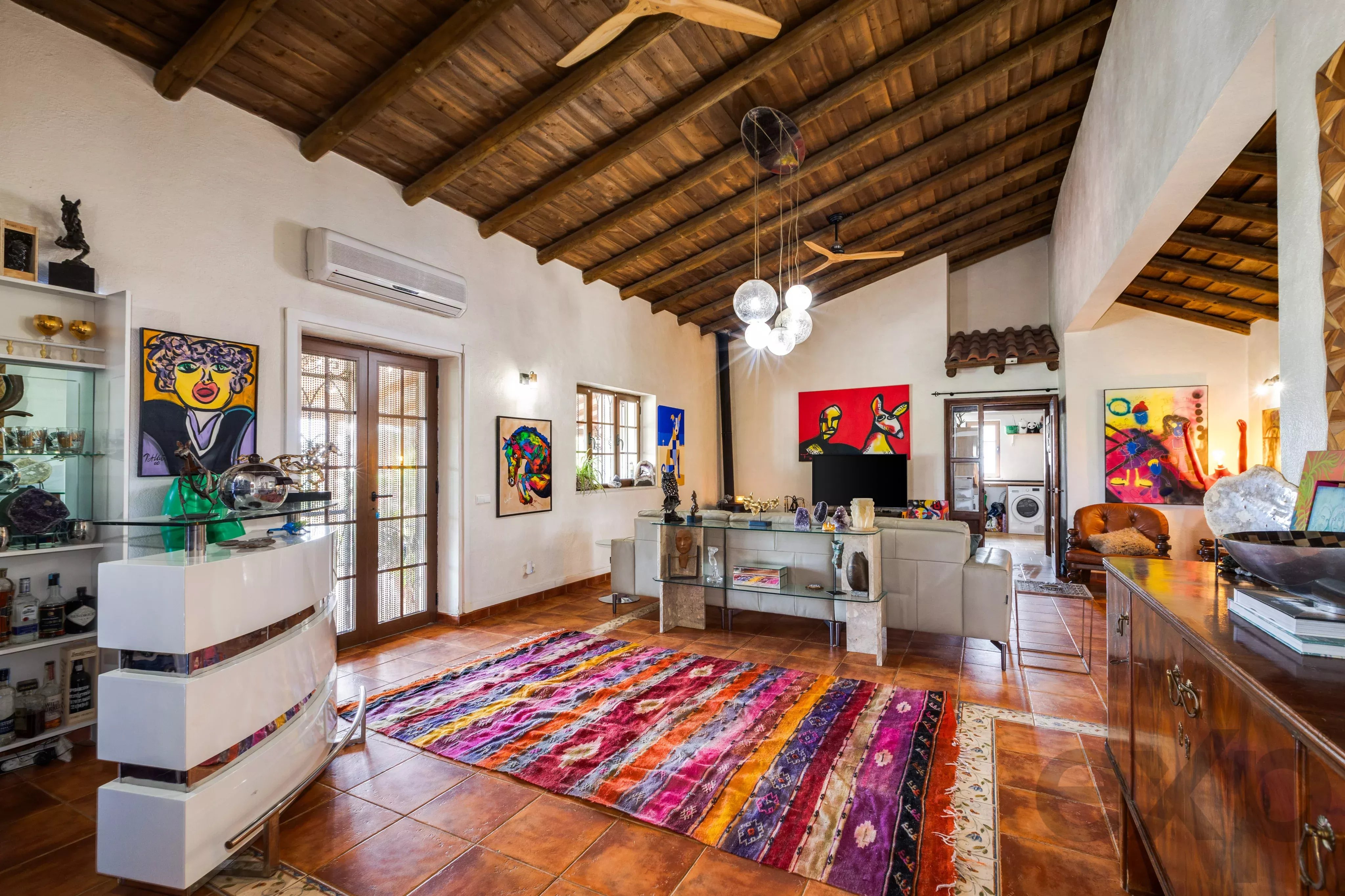 Linda Casa Familiar com Instalações Equestres Situada em 5,7 Acres