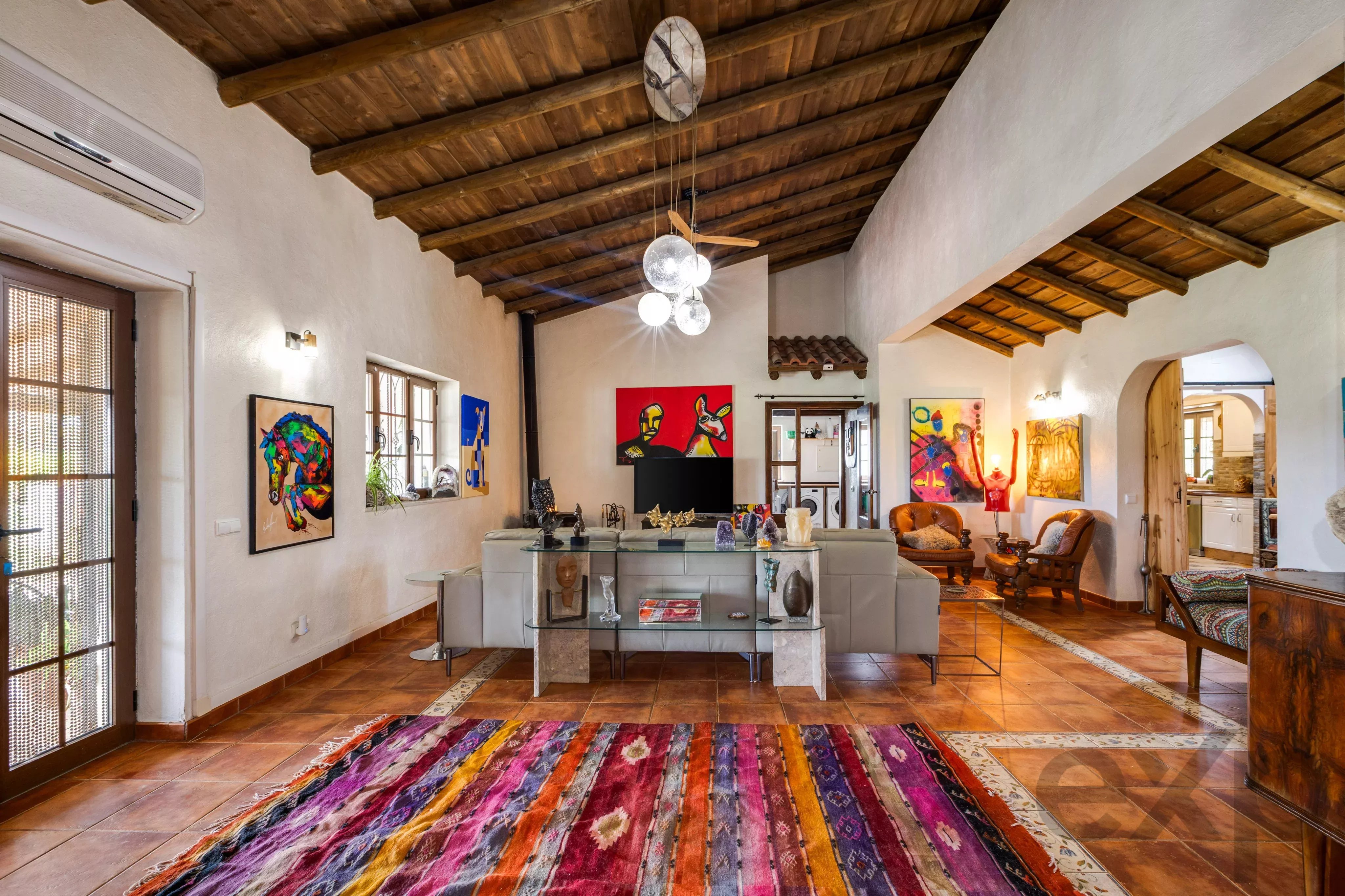 Linda Casa Familiar com Instalações Equestres Situada em 5,7 Acres