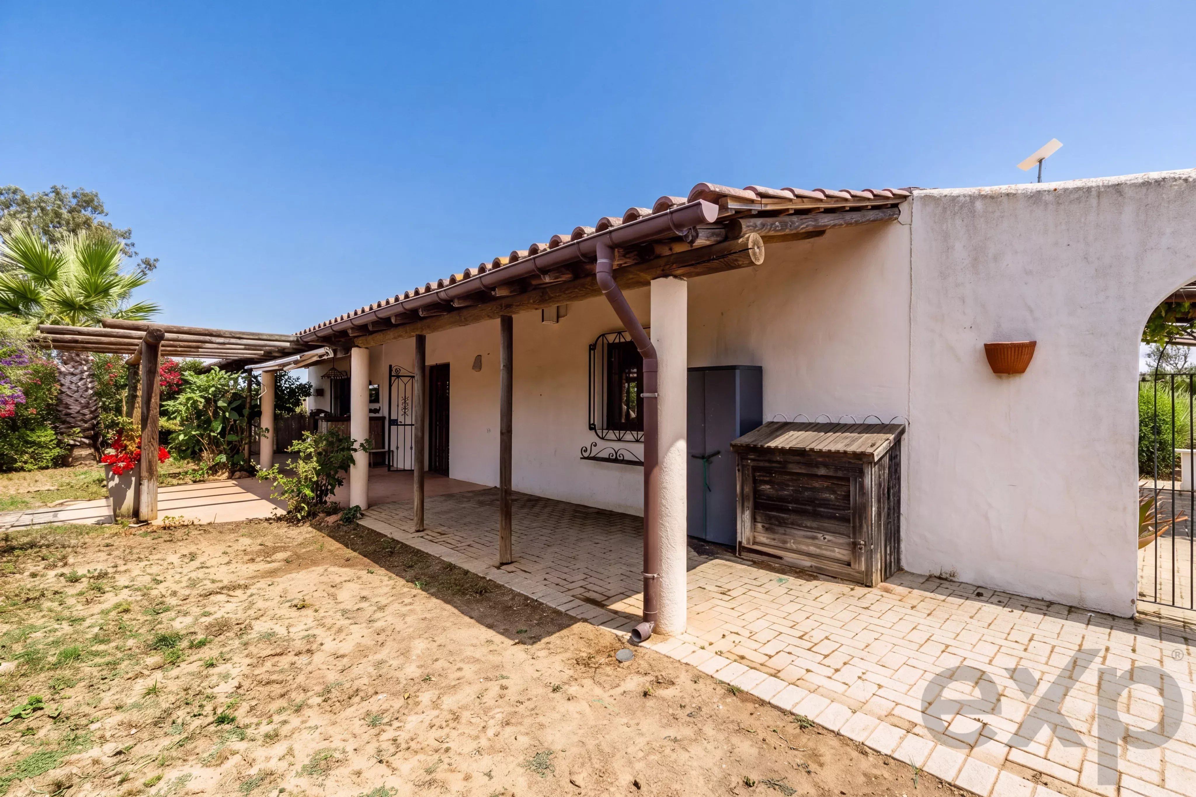 Lovely Family House with Equine Facilities, Located on 5.7 Acres 87244423 image 38