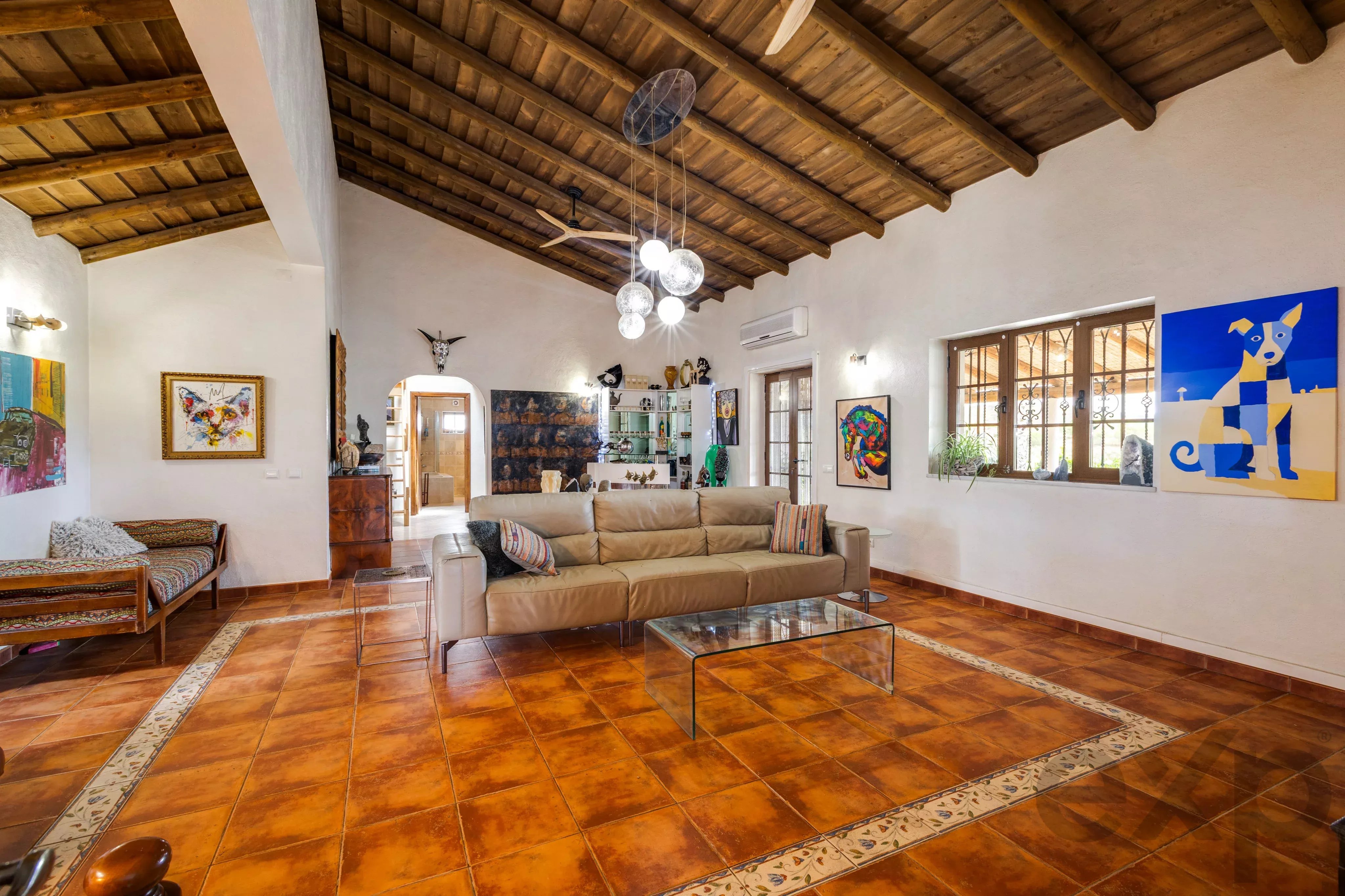 Linda Casa Familiar com Instalações Equestres Situada em 5,7 Acres