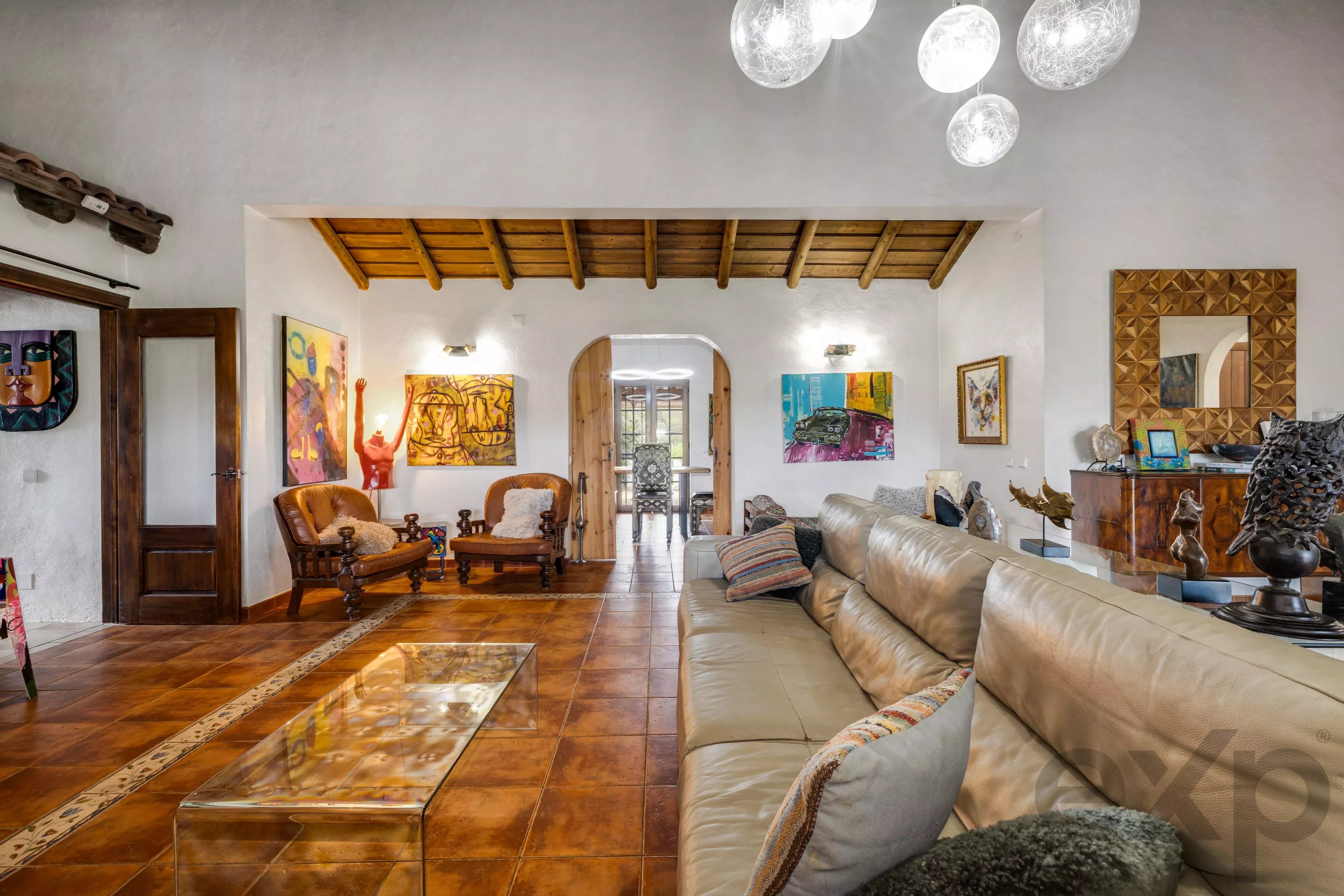 Linda Casa Familiar com Instalações Equestres Situada em 5,7 Acres