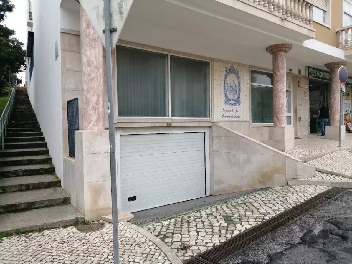 Queluz - Pendão Garagem Box
